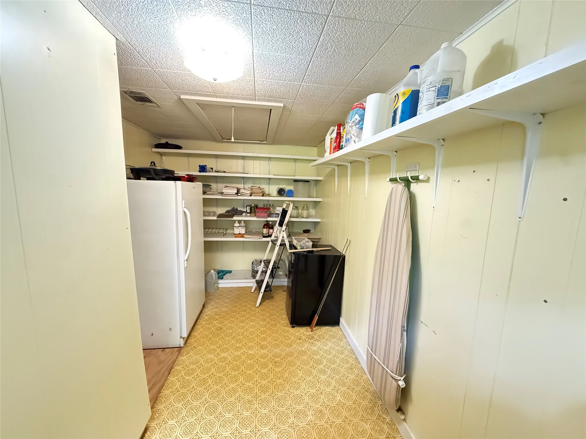 Single Family Residence For Sale in Fannin County , 619 E 12th Street, Bonham, Texas 75418, 3 Bedroom, 2 Bathroom, Garage spaces, 1,760 Sqft, built in 1942, mls#21296885, Real Estate Agent in Bonham, Homes For Sale in Fannin county, Homes For Sale in Bonham, Realtor in Bonham Texas, Real Estate Brokerage Independent Realty Texas, Luminita Cordes Realtor
