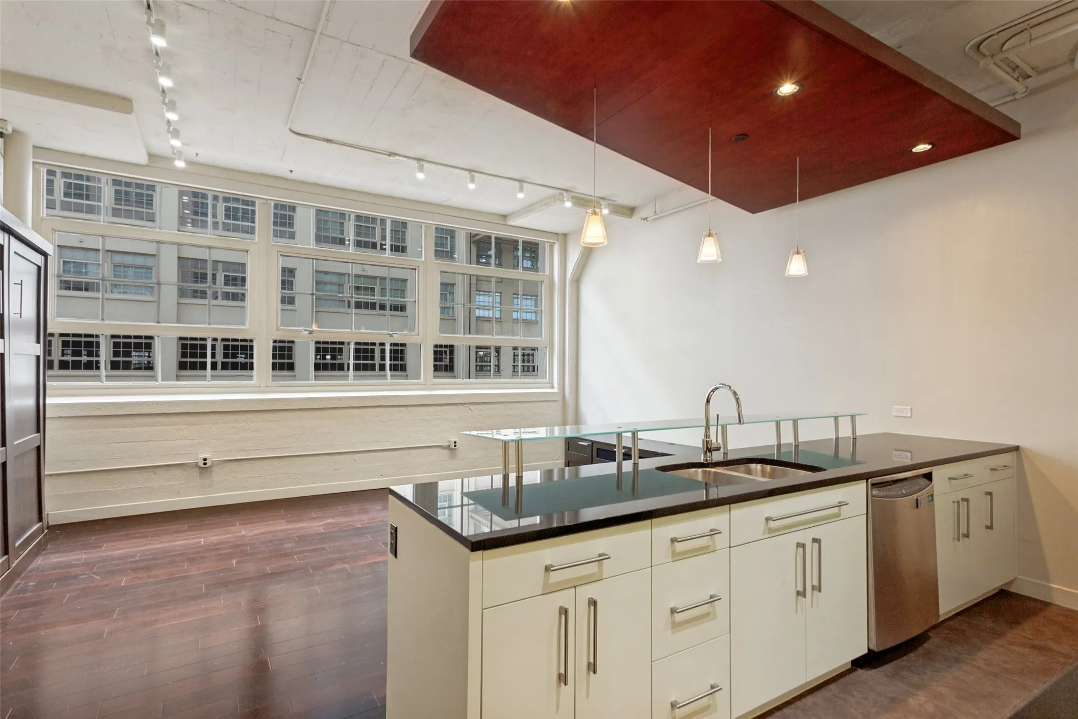 Condominium For Rent in Tarrant County , 2600 W 7th Street 1311, Fort Worth, Texas 76107, 2 Bedroom, 2 Bathroom, 2 Garage spaces, 1,263 Sqft, built in 1928, mls#21298186, Real Estate Agent in Fort Worth, Homes For Rent in Tarrant county, Homes For Rent in Fort Worth, Realtor in Fort Worth Texas, Real Estate Brokerage Independent Realty Texas, Luminita Cordes Realtor