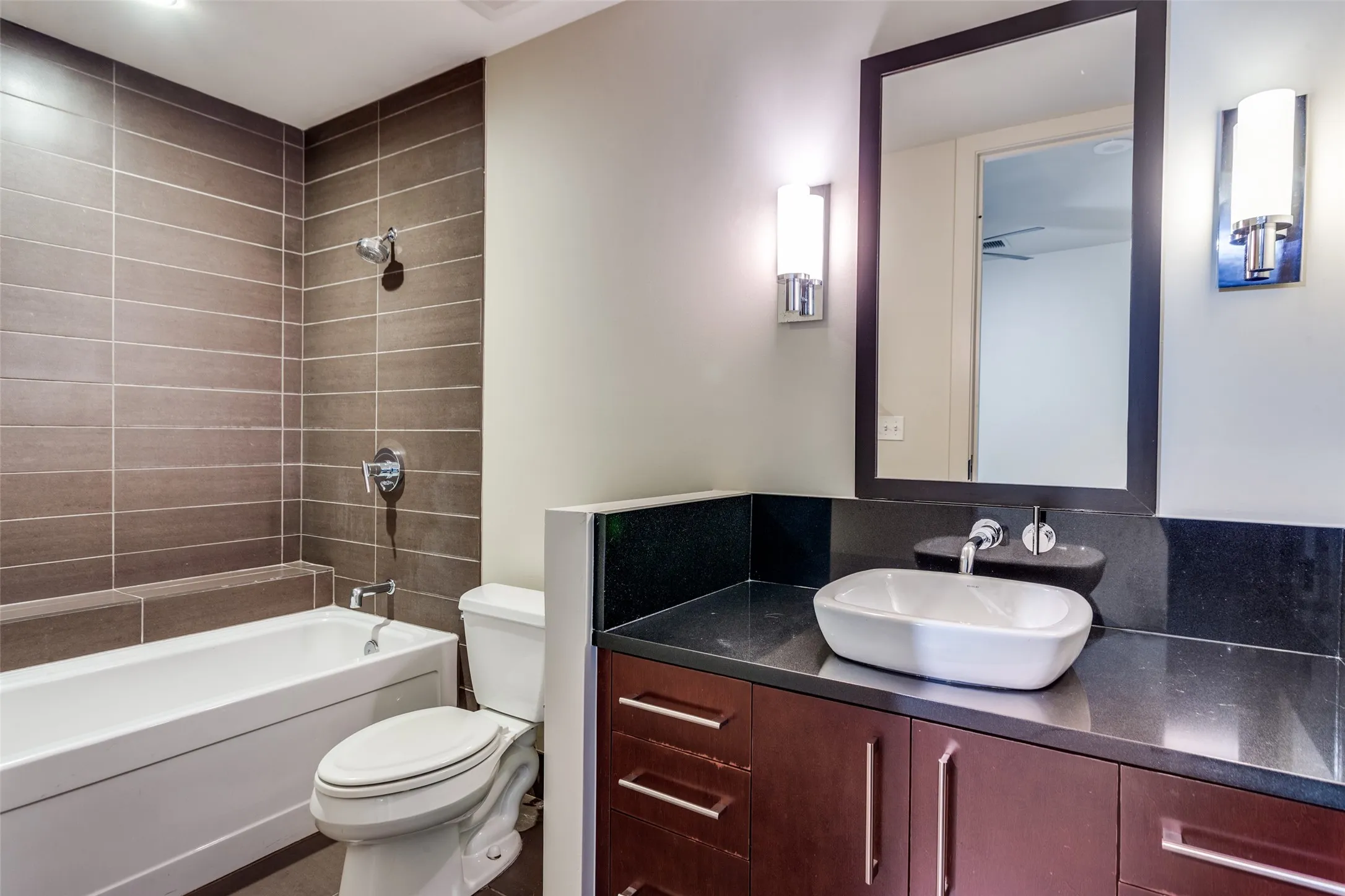 Condominium For Rent in Tarrant County , 2600 W 7th Street 1311, Fort Worth, Texas 76107, 2 Bedroom, 2 Bathroom, 2 Garage spaces, 1,263 Sqft, built in 1928, mls#21298186, Real Estate Agent in Fort Worth, Homes For Rent in Tarrant county, Homes For Rent in Fort Worth, Realtor in Fort Worth Texas, Real Estate Brokerage Independent Realty Texas, Luminita Cordes Realtor