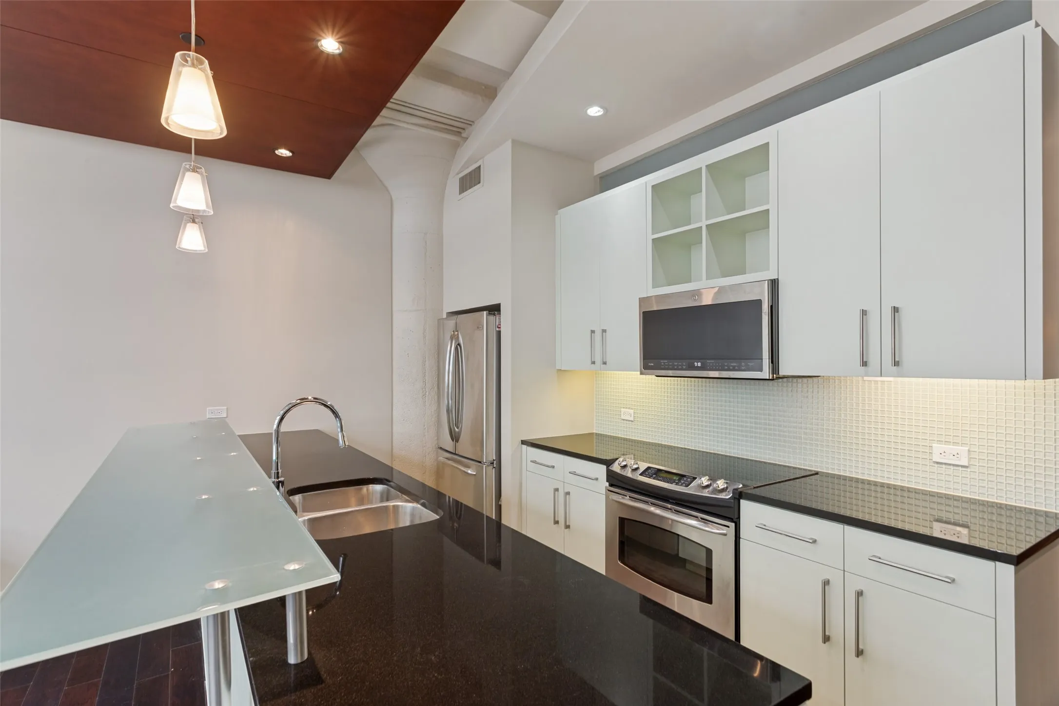 Condominium For Rent in Tarrant County , 2600 W 7th Street 1311, Fort Worth, Texas 76107, 2 Bedroom, 2 Bathroom, 2 Garage spaces, 1,263 Sqft, built in 1928, mls#21298186, Real Estate Agent in Fort Worth, Homes For Rent in Tarrant county, Homes For Rent in Fort Worth, Realtor in Fort Worth Texas, Real Estate Brokerage Independent Realty Texas, Luminita Cordes Realtor
