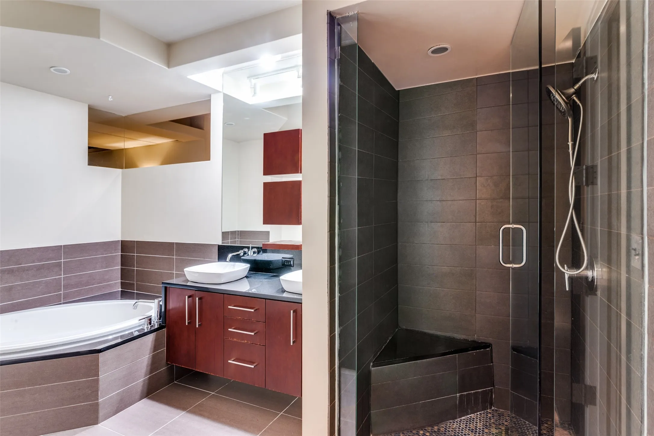 Condominium For Rent in Tarrant County , 2600 W 7th Street 1311, Fort Worth, Texas 76107, 2 Bedroom, 2 Bathroom, 2 Garage spaces, 1,263 Sqft, built in 1928, mls#21298186, Real Estate Agent in Fort Worth, Homes For Rent in Tarrant county, Homes For Rent in Fort Worth, Realtor in Fort Worth Texas, Real Estate Brokerage Independent Realty Texas, Luminita Cordes Realtor