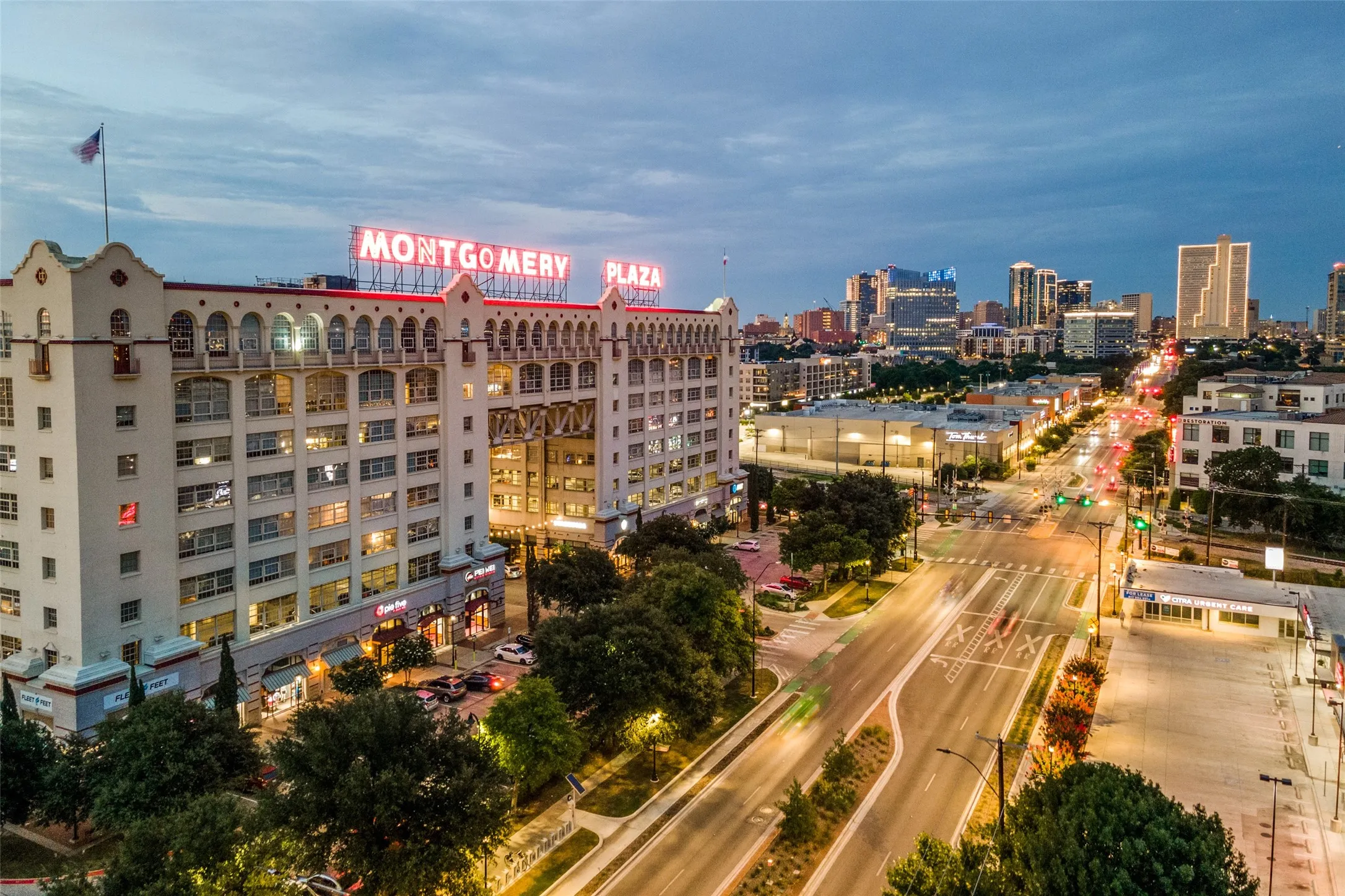 Condominium For Rent in Tarrant County , 2600 W 7th Street 1311, Fort Worth, Texas 76107, 2 Bedroom, 2 Bathroom, 2 Garage spaces, 1,263 Sqft, built in 1928, mls#21298186, Real Estate Agent in Fort Worth, Homes For Rent in Tarrant county, Homes For Rent in Fort Worth, Realtor in Fort Worth Texas, Real Estate Brokerage Independent Realty Texas, Luminita Cordes Realtor