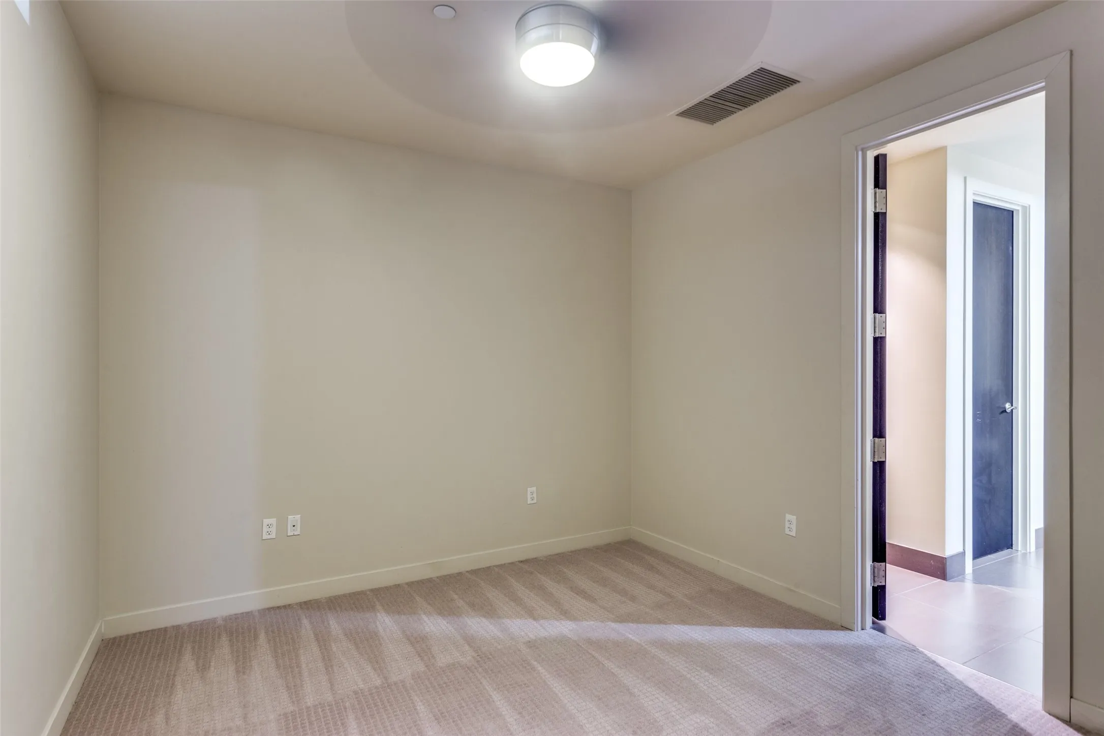 Condominium For Rent in Tarrant County , 2600 W 7th Street 1311, Fort Worth, Texas 76107, 2 Bedroom, 2 Bathroom, 2 Garage spaces, 1,263 Sqft, built in 1928, mls#21298186, Real Estate Agent in Fort Worth, Homes For Rent in Tarrant county, Homes For Rent in Fort Worth, Realtor in Fort Worth Texas, Real Estate Brokerage Independent Realty Texas, Luminita Cordes Realtor