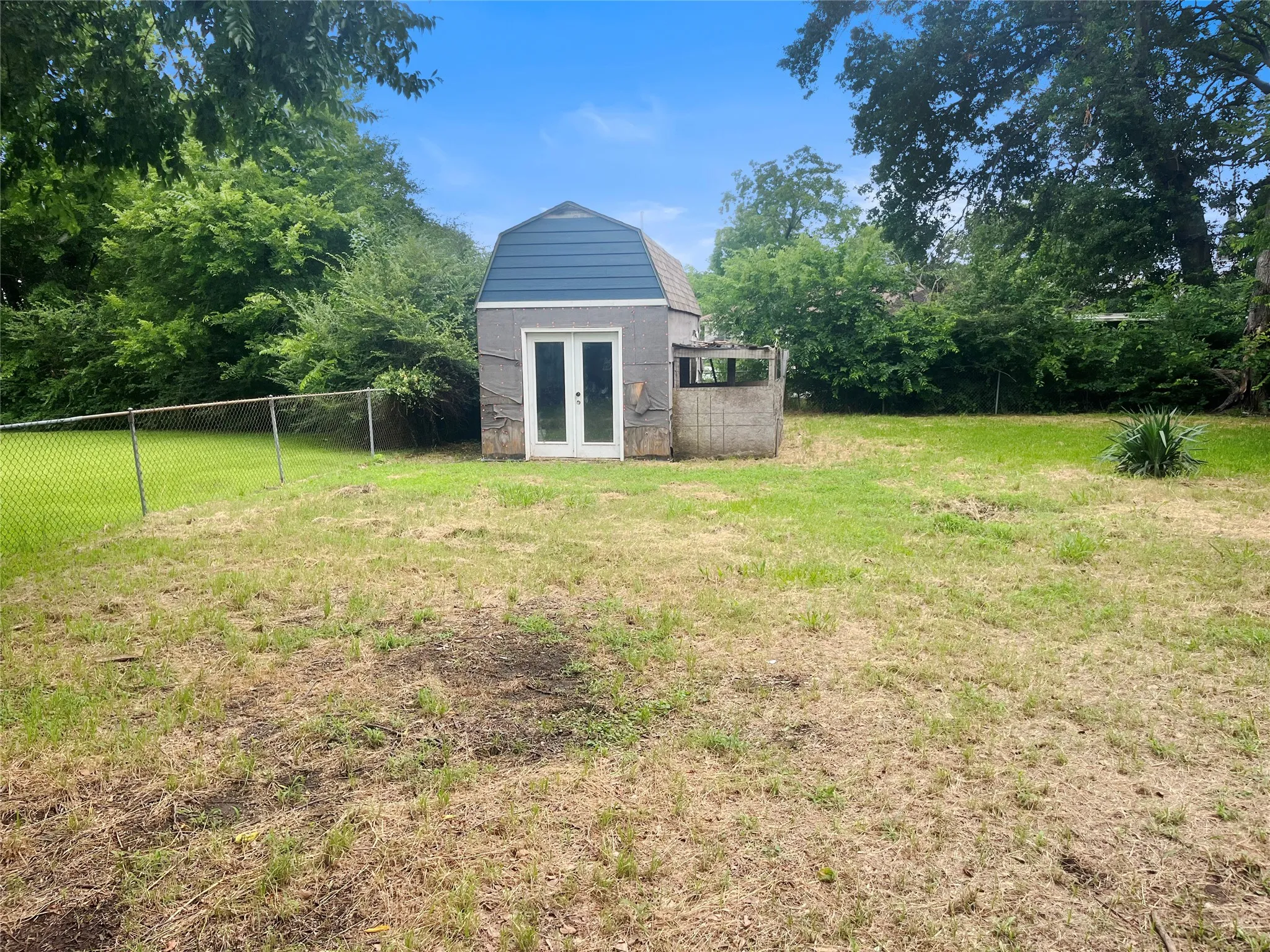 Single Family Residence For Sale in Grayson County , 210 W Dexter Street, Sherman, Texas 75092, 2 Bedroom, 1 Bathroom, Garage spaces, 1,269 Sqft, built in 1952, mls#21298799, Real Estate Agent in Sherman, Homes For Sale in Grayson county, Homes For Sale in Sherman, Realtor in Sherman Texas, Real Estate Brokerage Independent Realty Texas, Luminita Cordes Realtor
