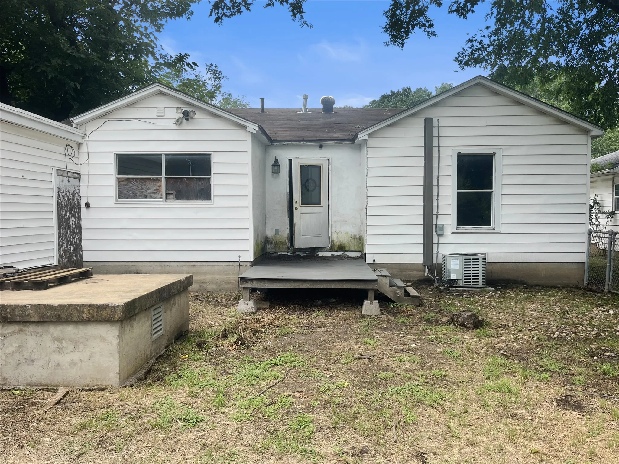 Single Family Residence For Sale in Grayson County , 210 W Dexter Street, Sherman, Texas 75092, 2 Bedroom, 1 Bathroom, Garage spaces, 1,269 Sqft, built in 1952, mls#21298799, Real Estate Agent in Sherman, Homes For Sale in Grayson county, Homes For Sale in Sherman, Realtor in Sherman Texas, Real Estate Brokerage Independent Realty Texas, Luminita Cordes Realtor