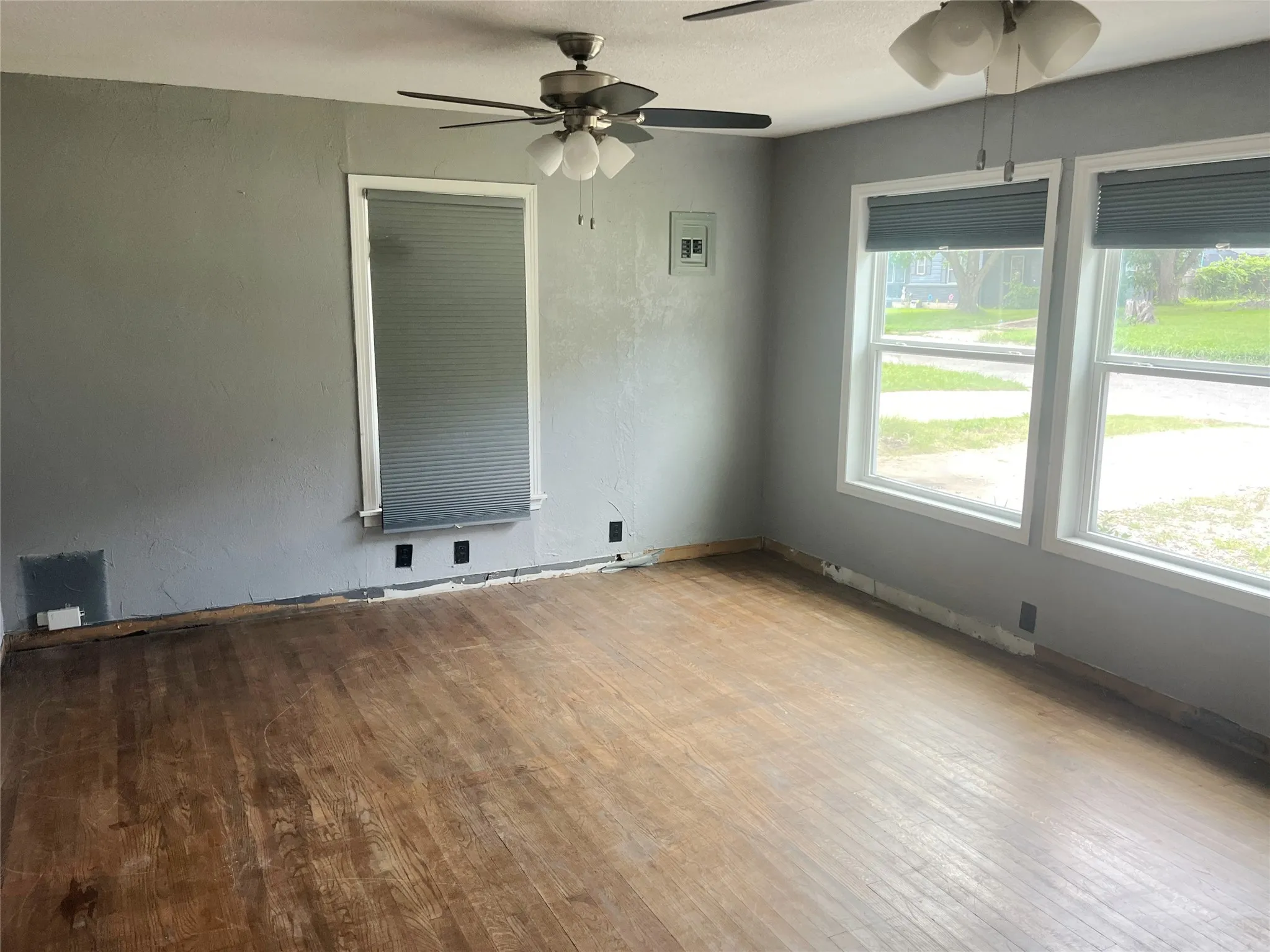 Single Family Residence For Sale in Grayson County , 210 W Dexter Street, Sherman, Texas 75092, 2 Bedroom, 1 Bathroom, Garage spaces, 1,269 Sqft, built in 1952, mls#21298799, Real Estate Agent in Sherman, Homes For Sale in Grayson county, Homes For Sale in Sherman, Realtor in Sherman Texas, Real Estate Brokerage Independent Realty Texas, Luminita Cordes Realtor