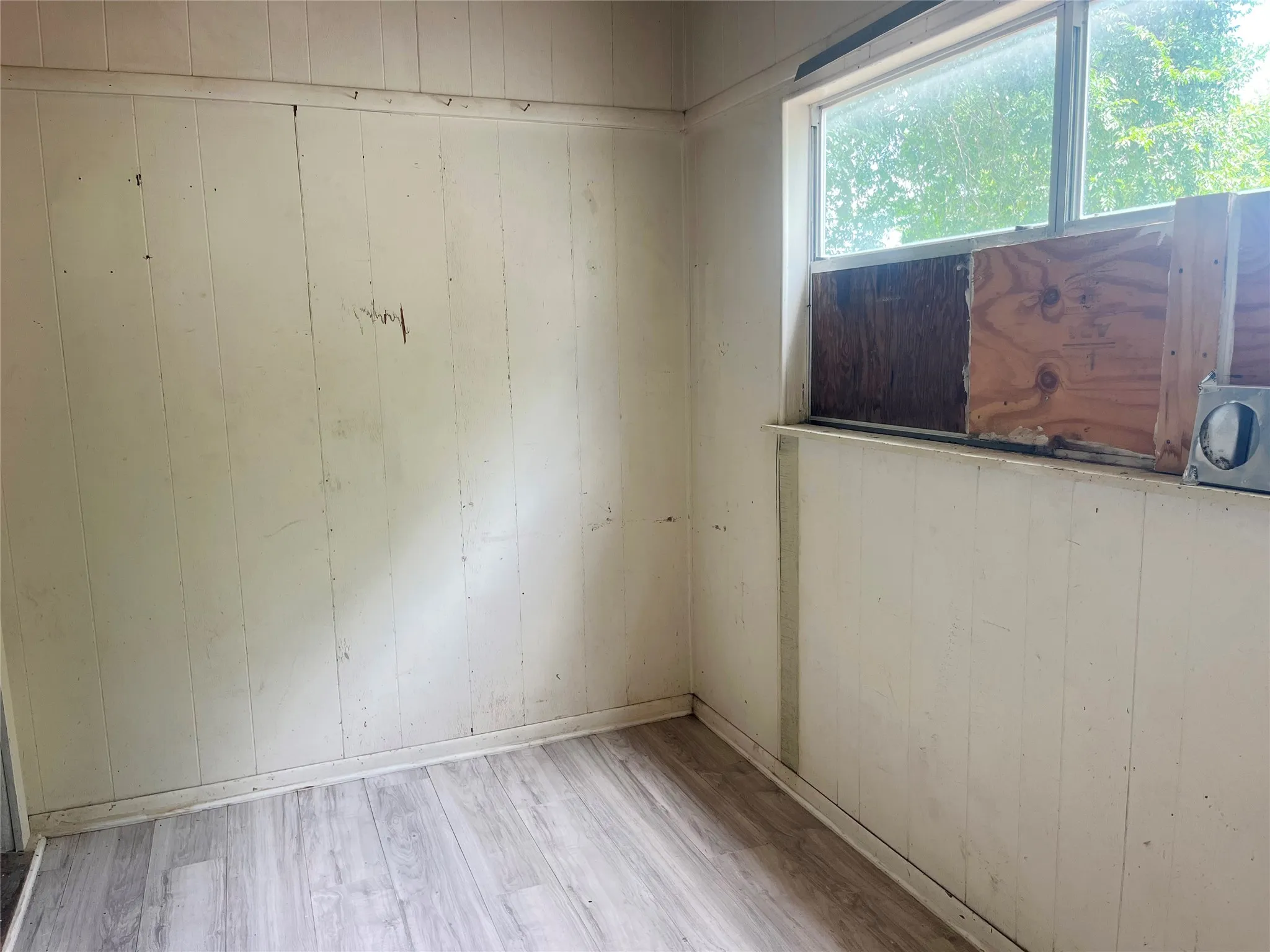 Single Family Residence For Sale in Grayson County , 210 W Dexter Street, Sherman, Texas 75092, 2 Bedroom, 1 Bathroom, Garage spaces, 1,269 Sqft, built in 1952, mls#21298799, Real Estate Agent in Sherman, Homes For Sale in Grayson county, Homes For Sale in Sherman, Realtor in Sherman Texas, Real Estate Brokerage Independent Realty Texas, Luminita Cordes Realtor