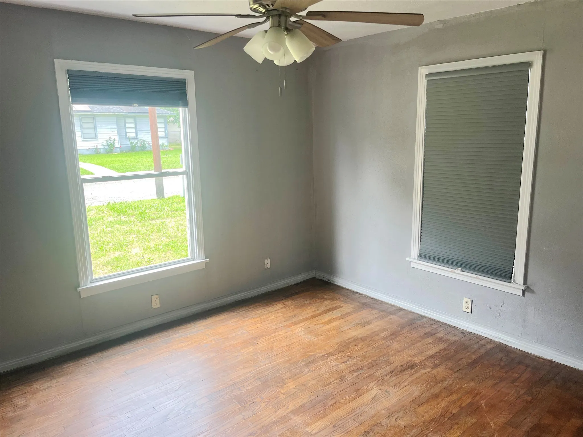 Single Family Residence For Sale in Grayson County , 210 W Dexter Street, Sherman, Texas 75092, 2 Bedroom, 1 Bathroom, Garage spaces, 1,269 Sqft, built in 1952, mls#21298799, Real Estate Agent in Sherman, Homes For Sale in Grayson county, Homes For Sale in Sherman, Realtor in Sherman Texas, Real Estate Brokerage Independent Realty Texas, Luminita Cordes Realtor
