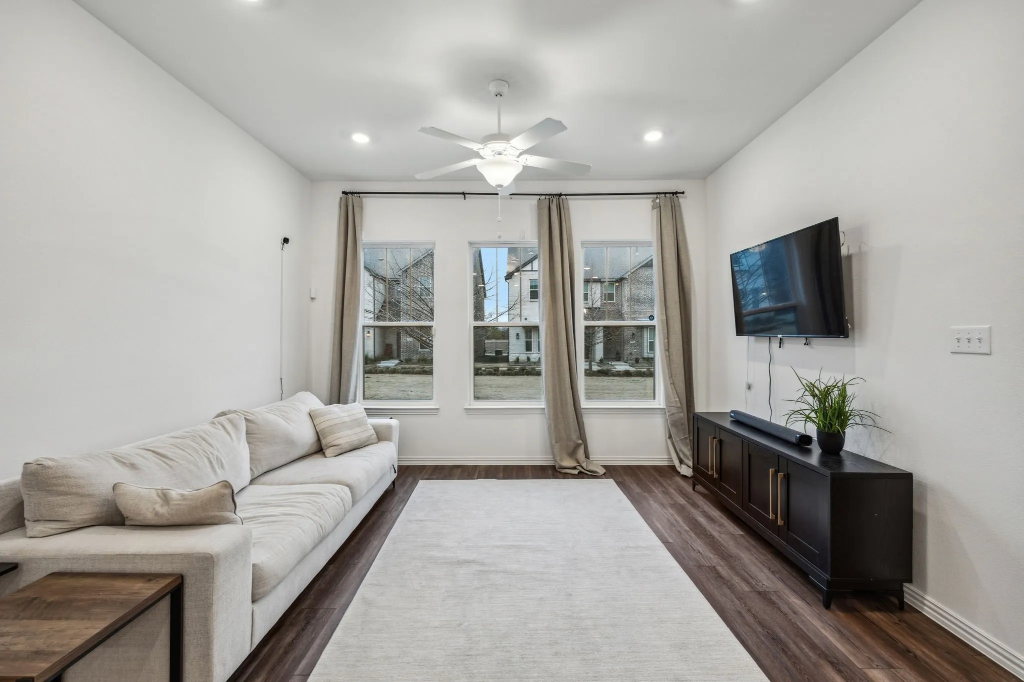 Townhouse For Rent in Dallas County , 3225 Switch Street, Sachse, Texas 75048, 3 Bedroom, 3 Bathroom, 2 Garage spaces, 1,950 Sqft, built in 2022, mls#21298828, Real Estate Agent in Sachse, Homes For Rent in Dallas county, Homes For Rent in Sachse, Realtor in Sachse Texas, Real Estate Brokerage Independent Realty Texas, Luminita Cordes Realtor