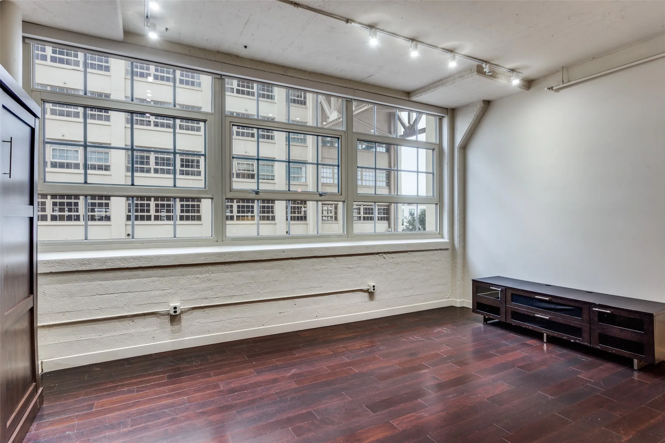 Condominium For Sale in Tarrant County , 2600 W 7th Street 1311, Fort Worth, Texas 76107, 2 Bedroom, 2 Bathroom, 2 Garage spaces, 1,263 Sqft, built in 1928, mls#21298181, Real Estate Agent in Fort Worth, Homes For Sale in Tarrant county, Homes For Sale in Fort Worth, Realtor in Fort Worth Texas, Real Estate Brokerage Independent Realty Texas, Luminita Cordes Realtor