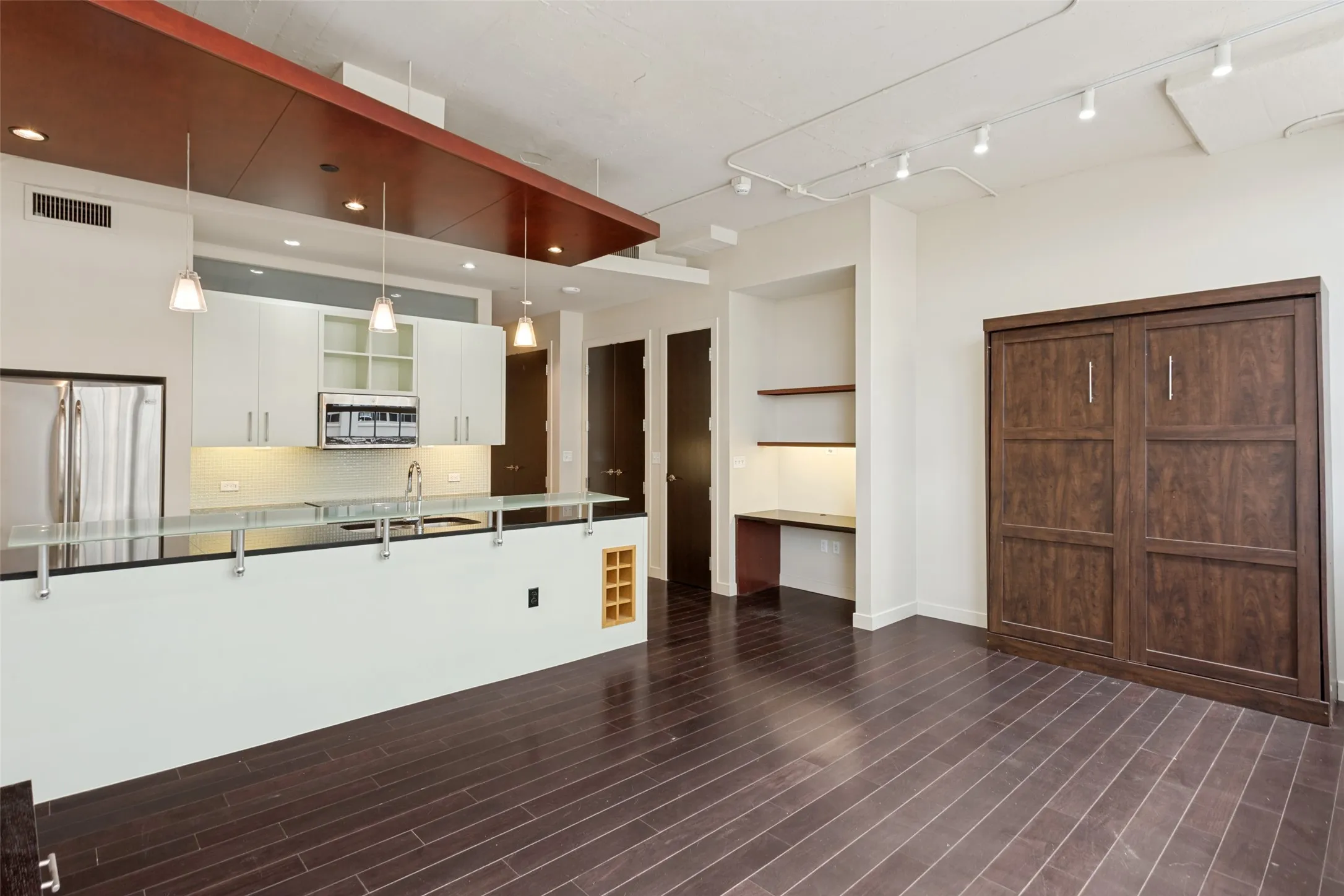 Condominium For Sale in Tarrant County , 2600 W 7th Street 1311, Fort Worth, Texas 76107, 2 Bedroom, 2 Bathroom, 2 Garage spaces, 1,263 Sqft, built in 1928, mls#21298181, Real Estate Agent in Fort Worth, Homes For Sale in Tarrant county, Homes For Sale in Fort Worth, Realtor in Fort Worth Texas, Real Estate Brokerage Independent Realty Texas, Luminita Cordes Realtor