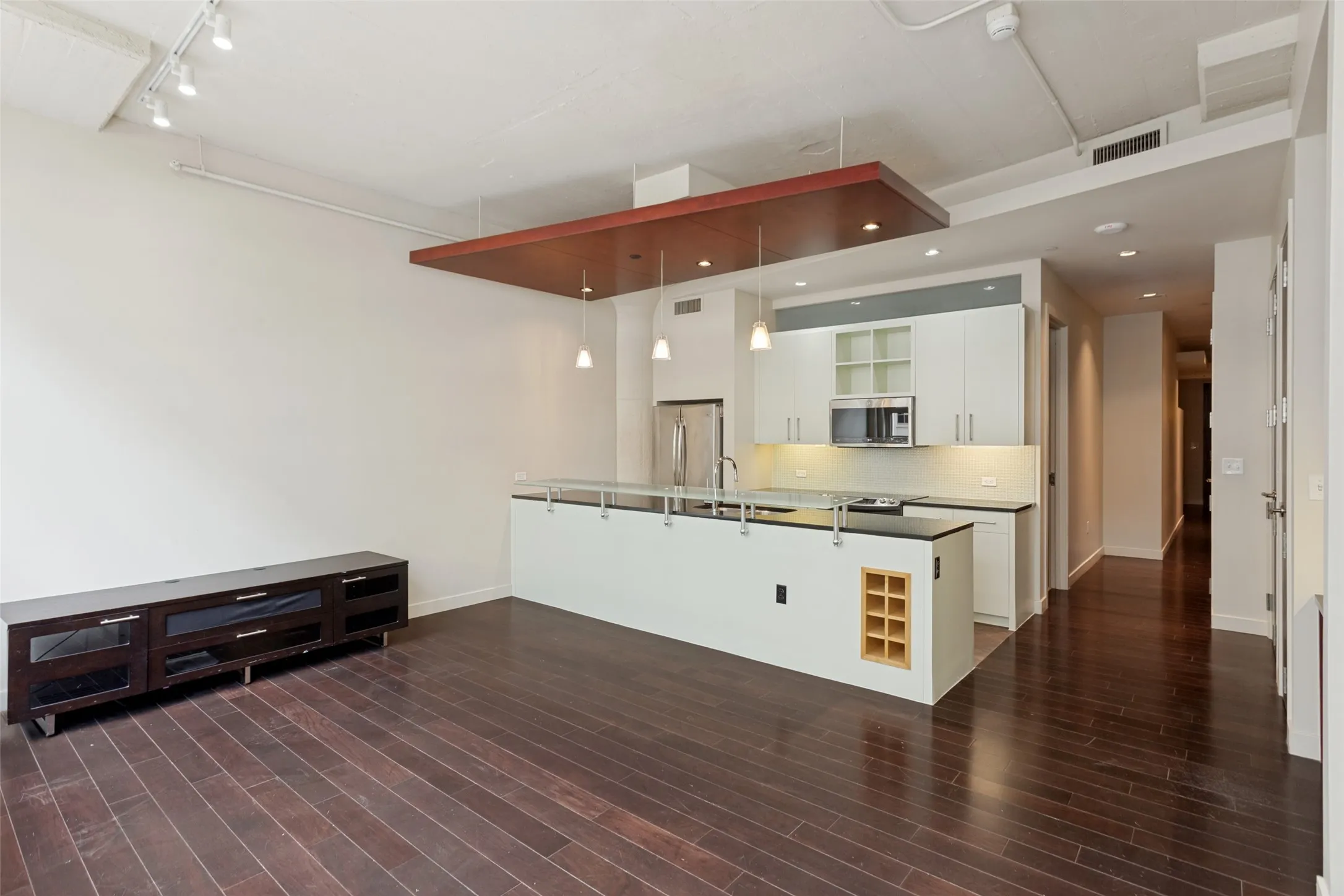 Condominium For Sale in Tarrant County , 2600 W 7th Street 1311, Fort Worth, Texas 76107, 2 Bedroom, 2 Bathroom, 2 Garage spaces, 1,263 Sqft, built in 1928, mls#21298181, Real Estate Agent in Fort Worth, Homes For Sale in Tarrant county, Homes For Sale in Fort Worth, Realtor in Fort Worth Texas, Real Estate Brokerage Independent Realty Texas, Luminita Cordes Realtor