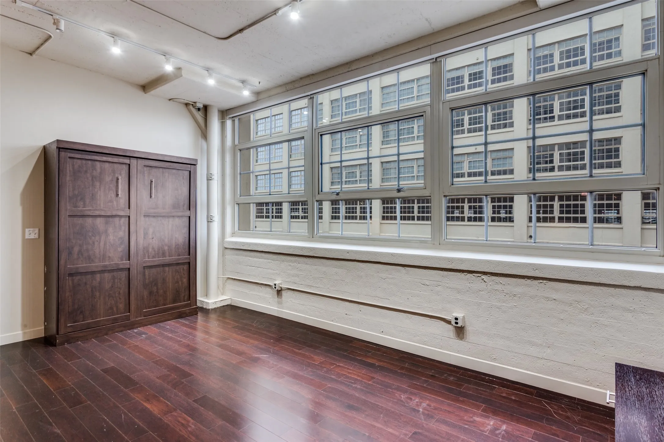 Condominium For Sale in Tarrant County , 2600 W 7th Street 1311, Fort Worth, Texas 76107, 2 Bedroom, 2 Bathroom, 2 Garage spaces, 1,263 Sqft, built in 1928, mls#21298181, Real Estate Agent in Fort Worth, Homes For Sale in Tarrant county, Homes For Sale in Fort Worth, Realtor in Fort Worth Texas, Real Estate Brokerage Independent Realty Texas, Luminita Cordes Realtor