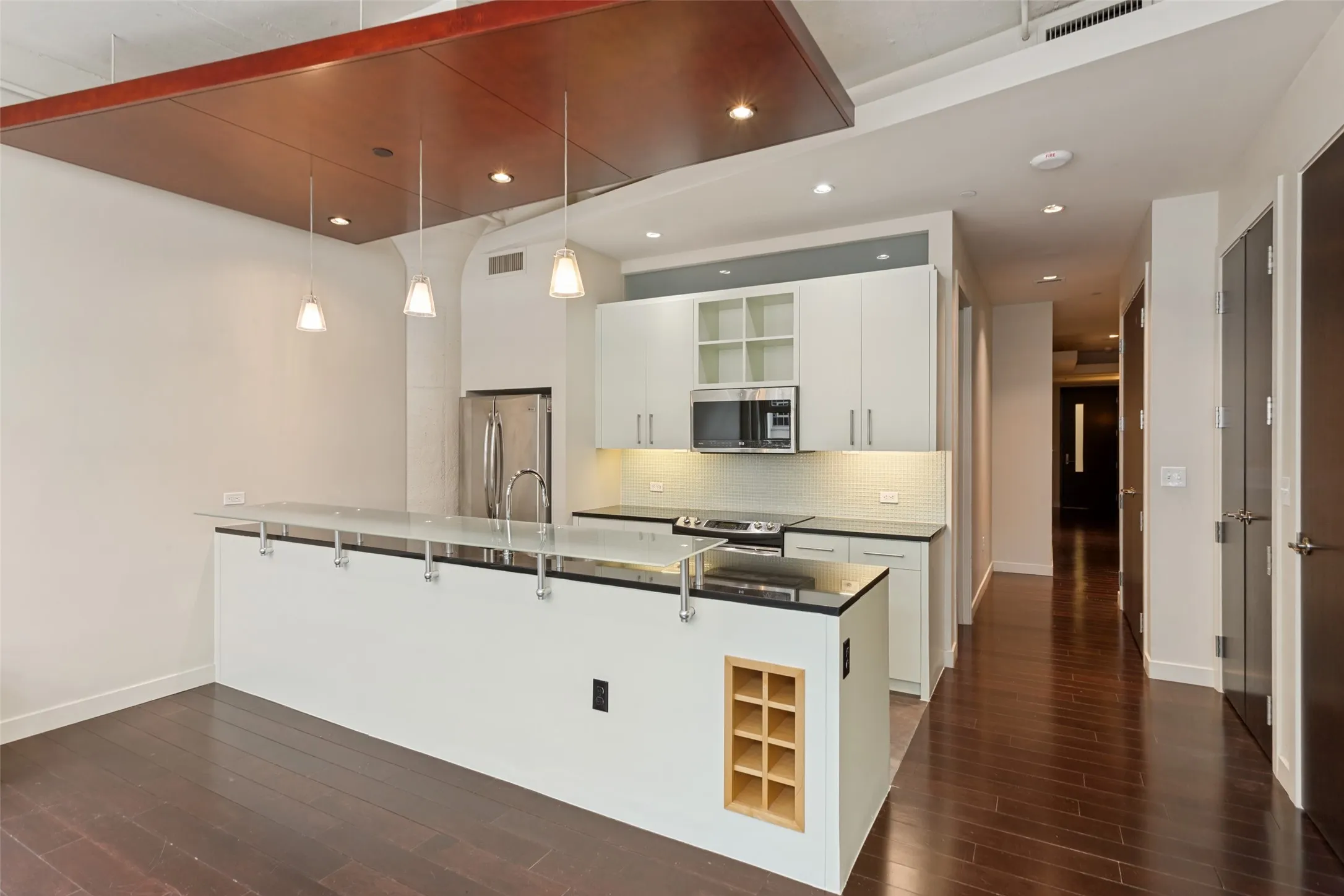 Condominium For Sale in Tarrant County , 2600 W 7th Street 1311, Fort Worth, Texas 76107, 2 Bedroom, 2 Bathroom, 2 Garage spaces, 1,263 Sqft, built in 1928, mls#21298181, Real Estate Agent in Fort Worth, Homes For Sale in Tarrant county, Homes For Sale in Fort Worth, Realtor in Fort Worth Texas, Real Estate Brokerage Independent Realty Texas, Luminita Cordes Realtor