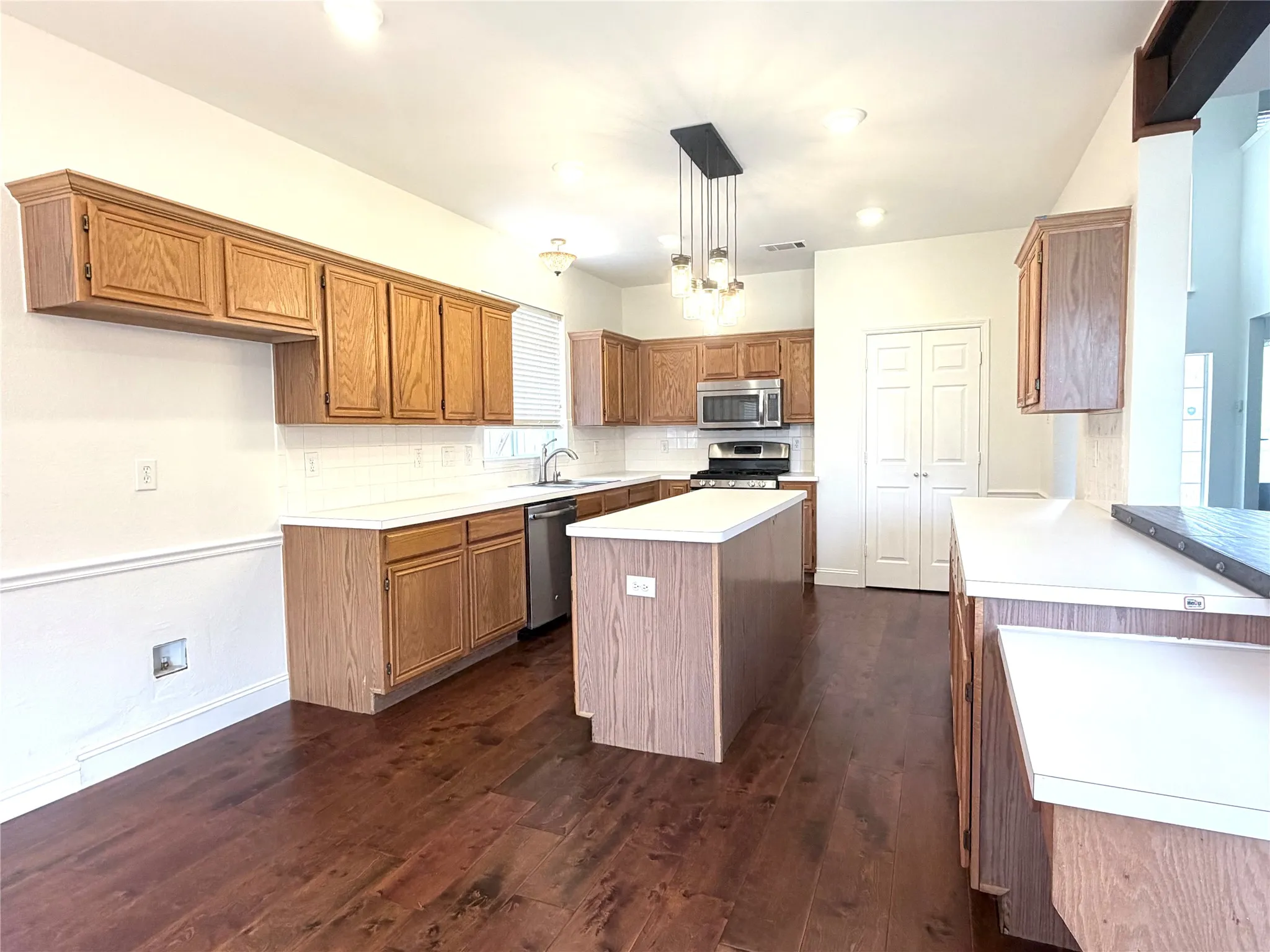 Single Family Residence For Sale in Collin County , 10109 Samantha Drive, Frisco, Texas 75035, 4 Bedroom, 3 Bathroom, 2 Garage spaces, 3,024 Sqft, built in 1994, mls#21260131, Real Estate Agent in Frisco, Homes For Sale in Collin county, Homes For Sale in Frisco, Realtor in Frisco Texas, Real Estate Brokerage Independent Realty Texas, Luminita Cordes Realtor