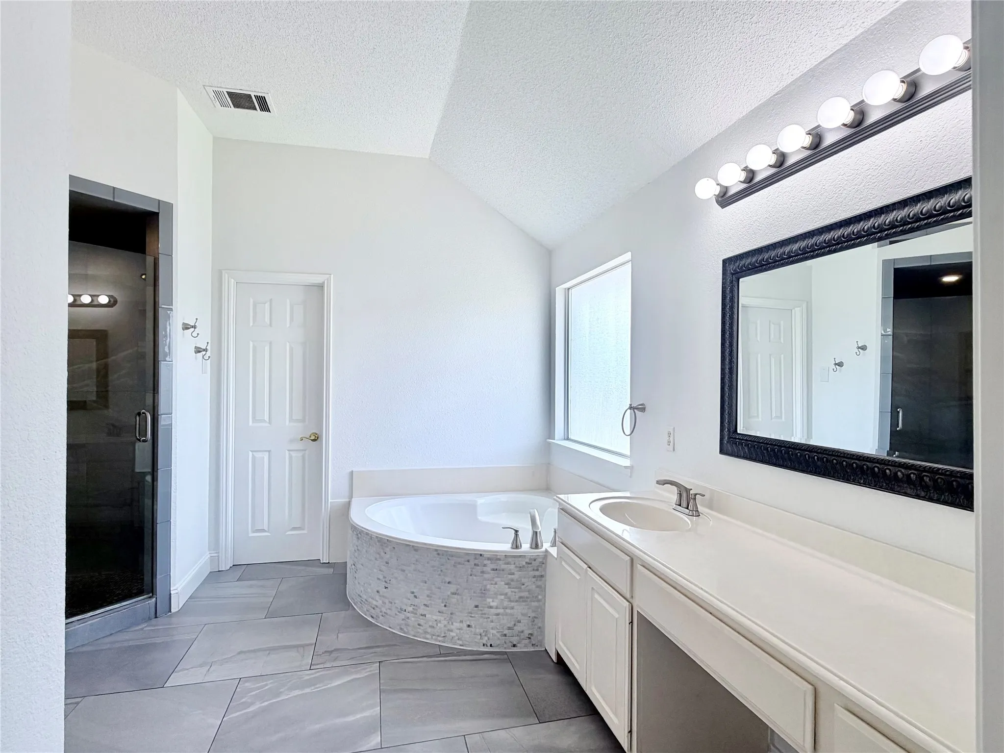 Single Family Residence For Sale in Collin County , 10109 Samantha Drive, Frisco, Texas 75035, 4 Bedroom, 3 Bathroom, 2 Garage spaces, 3,024 Sqft, built in 1994, mls#21260131, Real Estate Agent in Frisco, Homes For Sale in Collin county, Homes For Sale in Frisco, Realtor in Frisco Texas, Real Estate Brokerage Independent Realty Texas, Luminita Cordes Realtor
