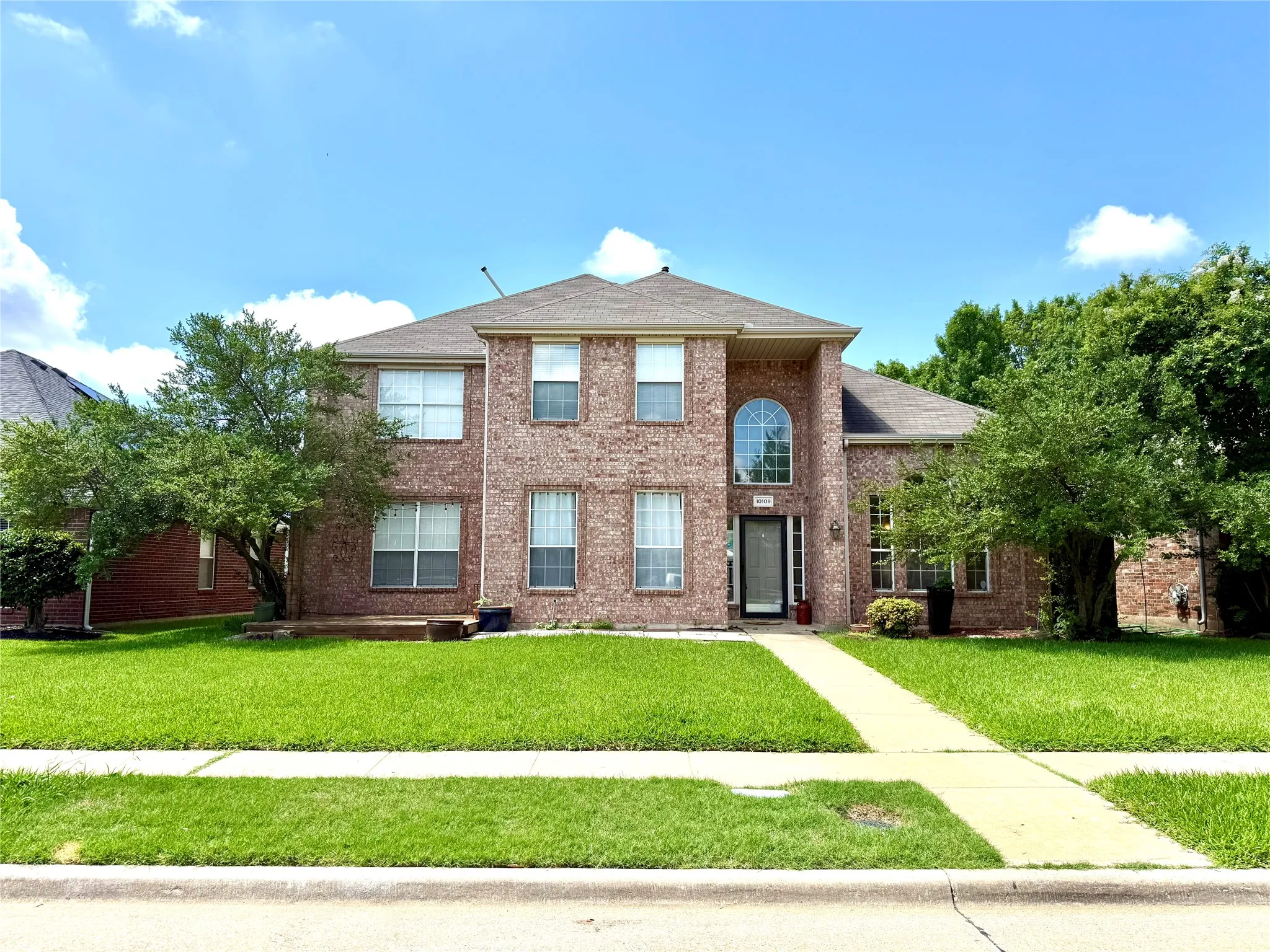 Single Family Residence For Sale in Collin County , 10109 Samantha Drive, Frisco, Texas 75035, 4 Bedroom, 3 Bathroom, 2 Garage spaces, 3,024 Sqft, built in 1994, mls#21260131, Real Estate Agent in Frisco, Homes For Sale in Collin county, Homes For Sale in Frisco, Realtor in Frisco Texas, Real Estate Brokerage Independent Realty Texas, Luminita Cordes Realtor