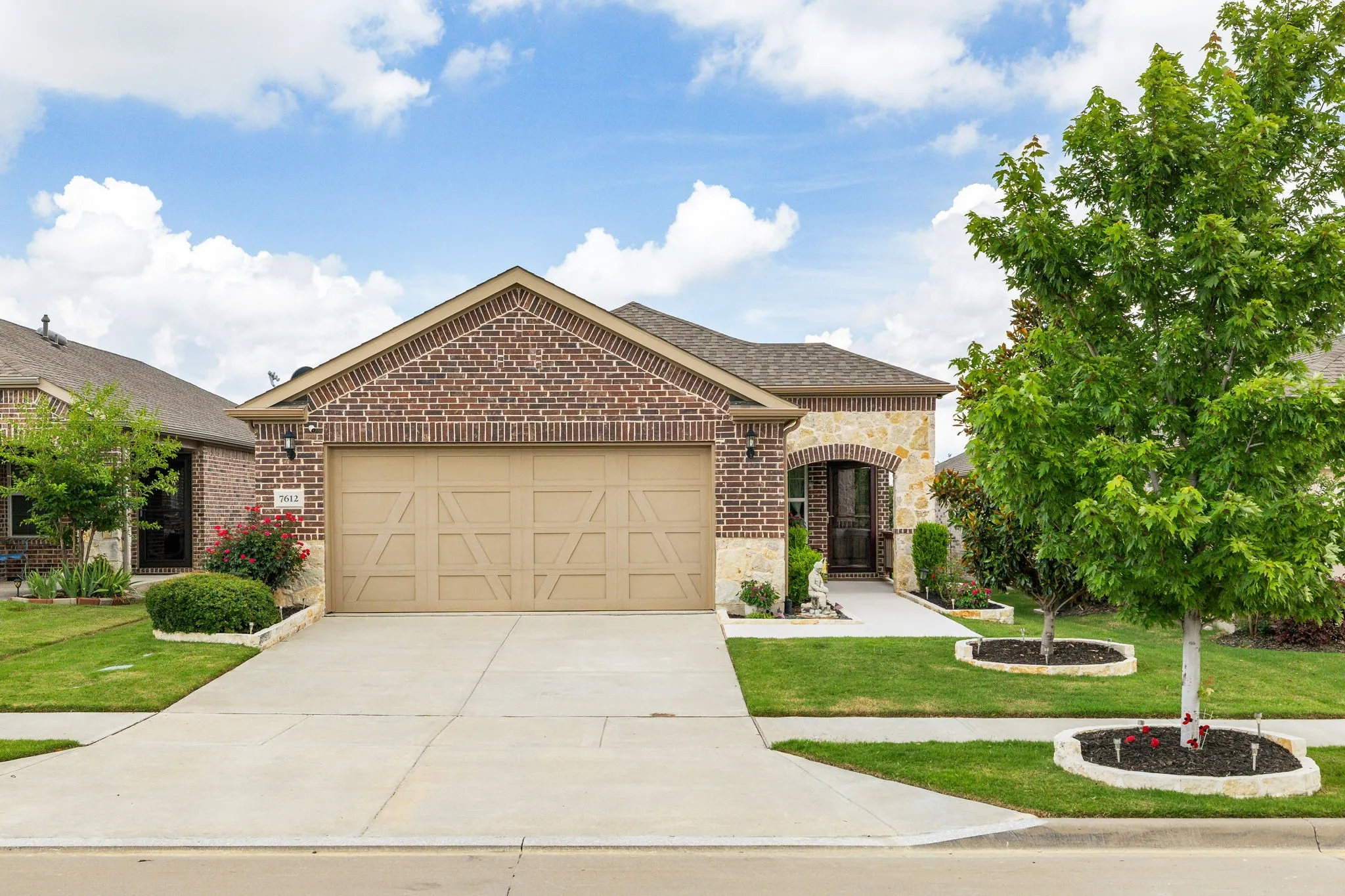Single Family Residence For Sale in Denton County , 7612 Rampart Drive, Little Elm, Texas 76227, 2 Bedroom, 2 Bathroom, 2 Garage spaces, 1,613 Sqft, built in 2020, mls#21296033, Real Estate Agent in Little Elm, Homes For Sale in Denton county, Homes For Sale in Little Elm, Realtor in Little Elm Texas, Real Estate Brokerage Independent Realty Texas, Luminita Cordes Realtor