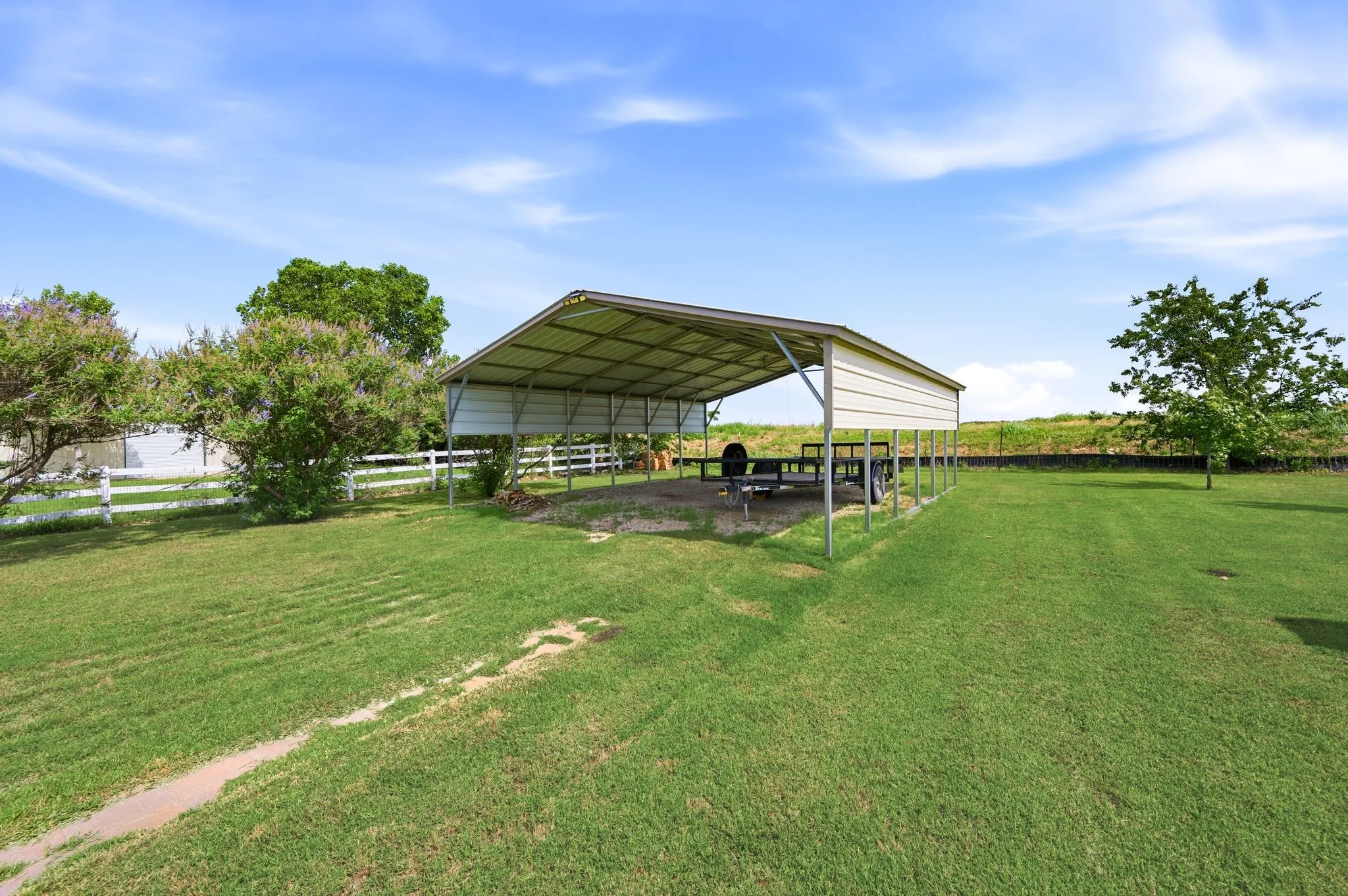 Single Family Residence For Sale in Tarrant County , 2717 Aston Meadows Drive, Haslet, Texas 76052, 4 Bedroom, 2 Bathroom, 3 Garage spaces, 2,419 Sqft, built in 2002, mls#21291958, Real Estate Agent in Haslet, Homes For Sale in Tarrant county, Homes For Sale in Haslet, Realtor in Haslet Texas, Real Estate Brokerage Independent Realty Texas, Luminita Cordes Realtor