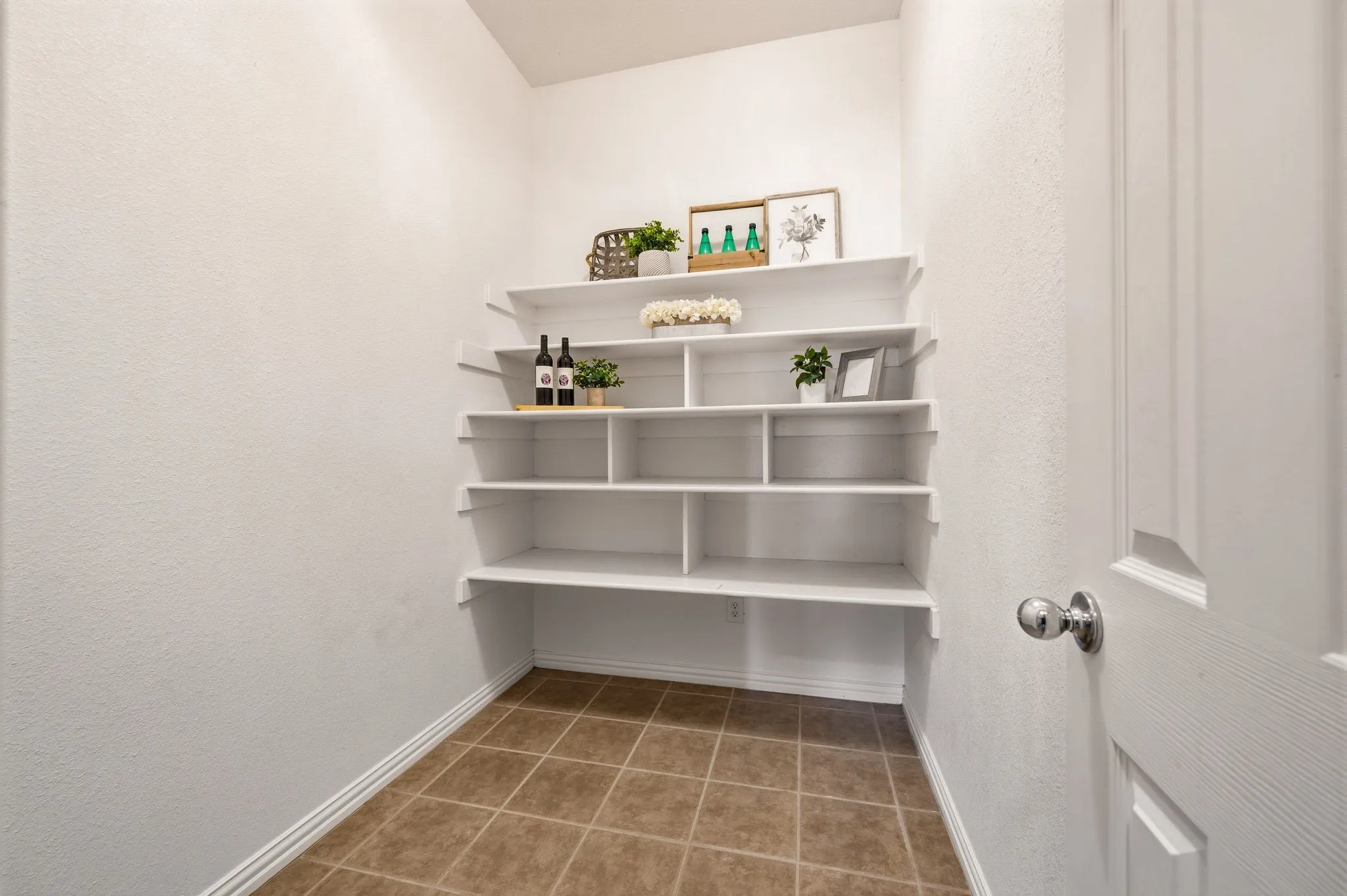 Single Family Residence For Sale in Tarrant County , 2717 Aston Meadows Drive, Haslet, Texas 76052, 4 Bedroom, 2 Bathroom, 3 Garage spaces, 2,419 Sqft, built in 2002, mls#21291958, Real Estate Agent in Haslet, Homes For Sale in Tarrant county, Homes For Sale in Haslet, Realtor in Haslet Texas, Real Estate Brokerage Independent Realty Texas, Luminita Cordes Realtor