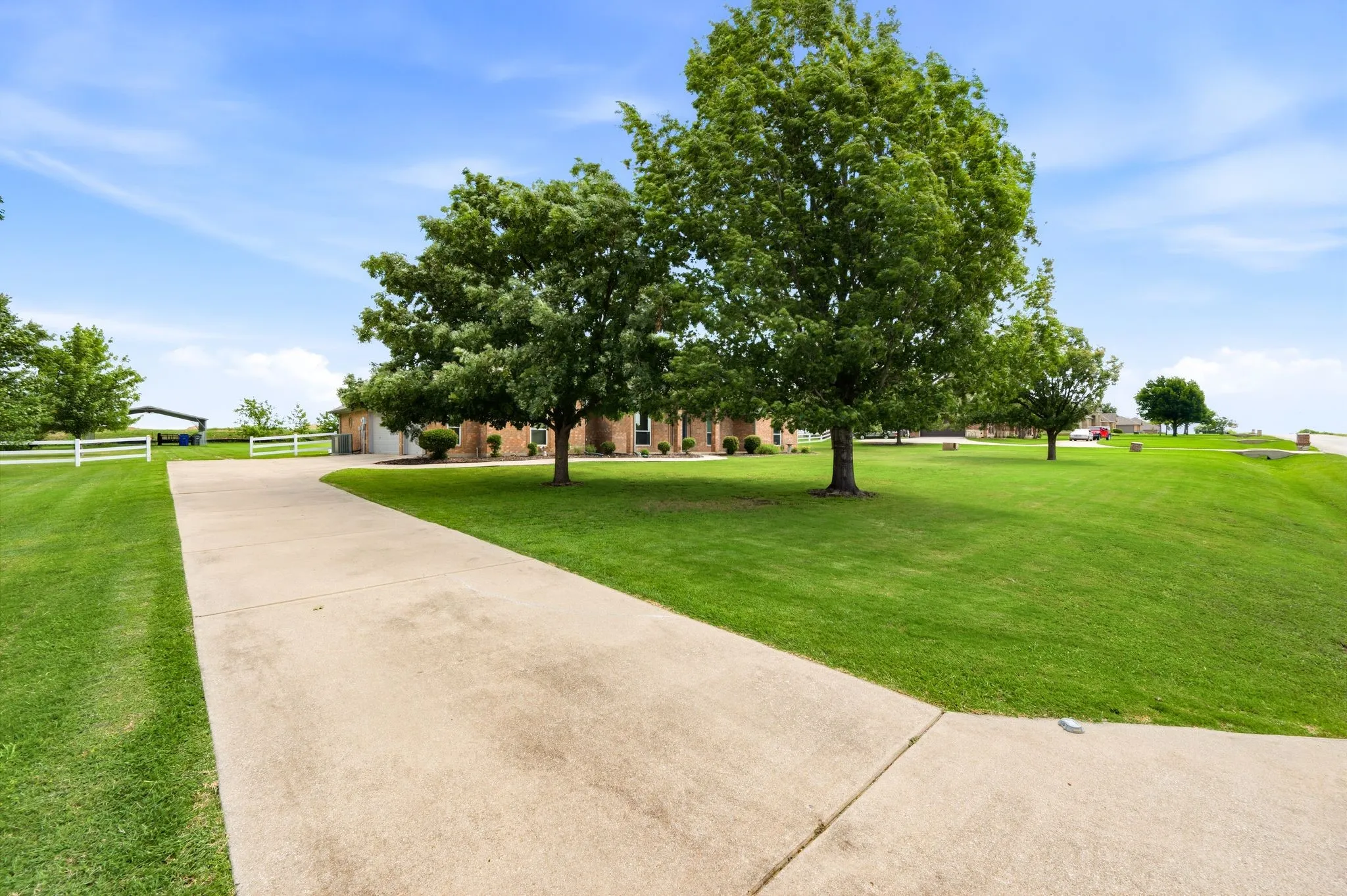 Single Family Residence For Sale in Tarrant County , 2717 Aston Meadows Drive, Haslet, Texas 76052, 4 Bedroom, 2 Bathroom, 3 Garage spaces, 2,419 Sqft, built in 2002, mls#21291958, Real Estate Agent in Haslet, Homes For Sale in Tarrant county, Homes For Sale in Haslet, Realtor in Haslet Texas, Real Estate Brokerage Independent Realty Texas, Luminita Cordes Realtor