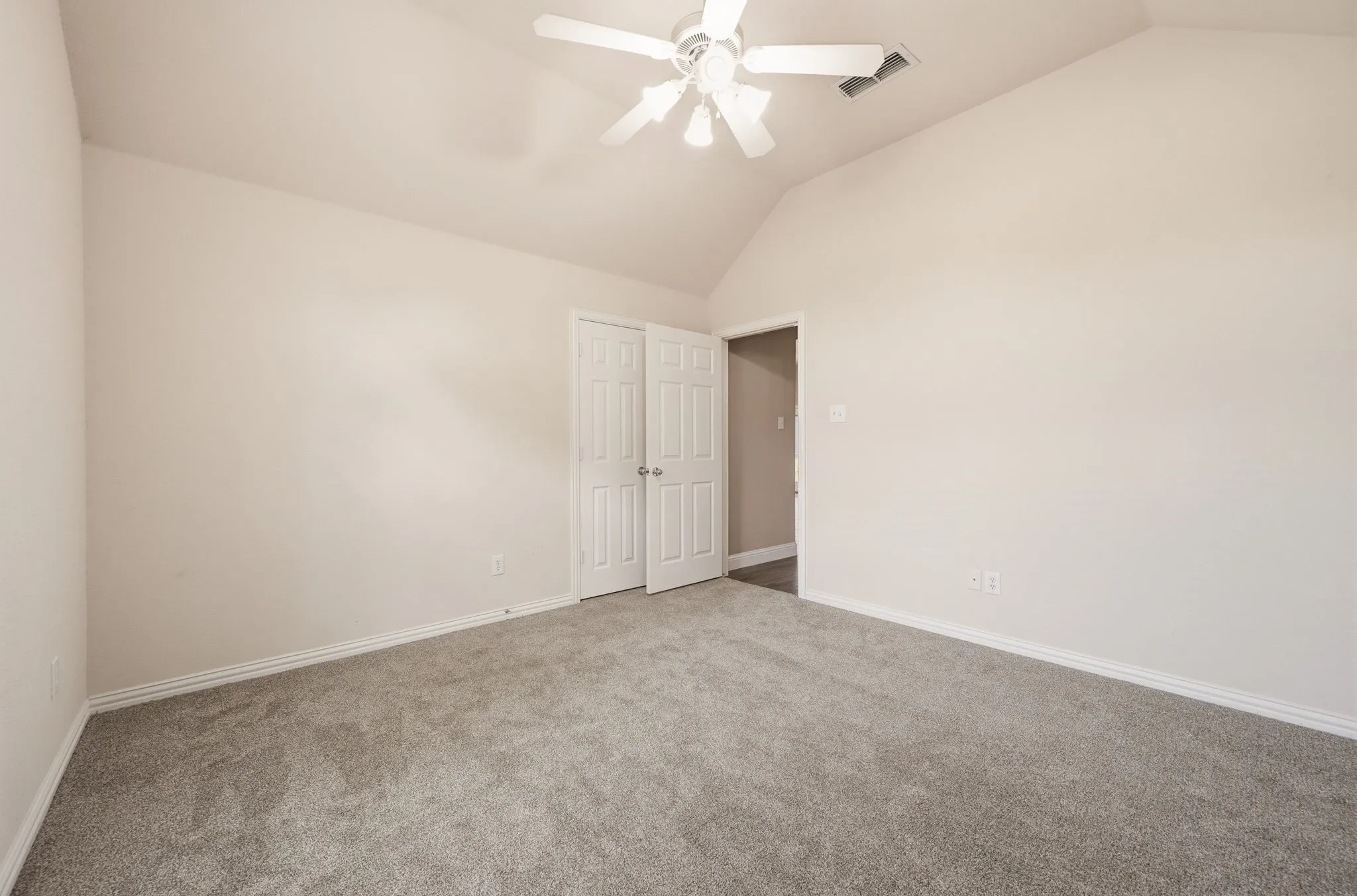 Single Family Residence For Sale in Tarrant County , 2717 Aston Meadows Drive, Haslet, Texas 76052, 4 Bedroom, 2 Bathroom, 3 Garage spaces, 2,419 Sqft, built in 2002, mls#21291958, Real Estate Agent in Haslet, Homes For Sale in Tarrant county, Homes For Sale in Haslet, Realtor in Haslet Texas, Real Estate Brokerage Independent Realty Texas, Luminita Cordes Realtor