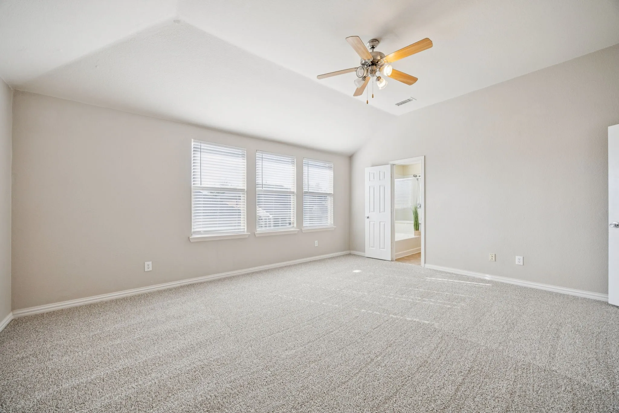 Single Family Residence For Sale in Collin County , 301 Highland Park Lane, Wylie, Texas 75098, 4 Bedroom, 3 Bathroom, 2 Garage spaces, 3,040 Sqft, built in 2007, mls#21297770, Real Estate Agent in Wylie, Homes For Sale in Collin county, Homes For Sale in Wylie, Realtor in Wylie Texas, Real Estate Brokerage Independent Realty Texas, Luminita Cordes Realtor