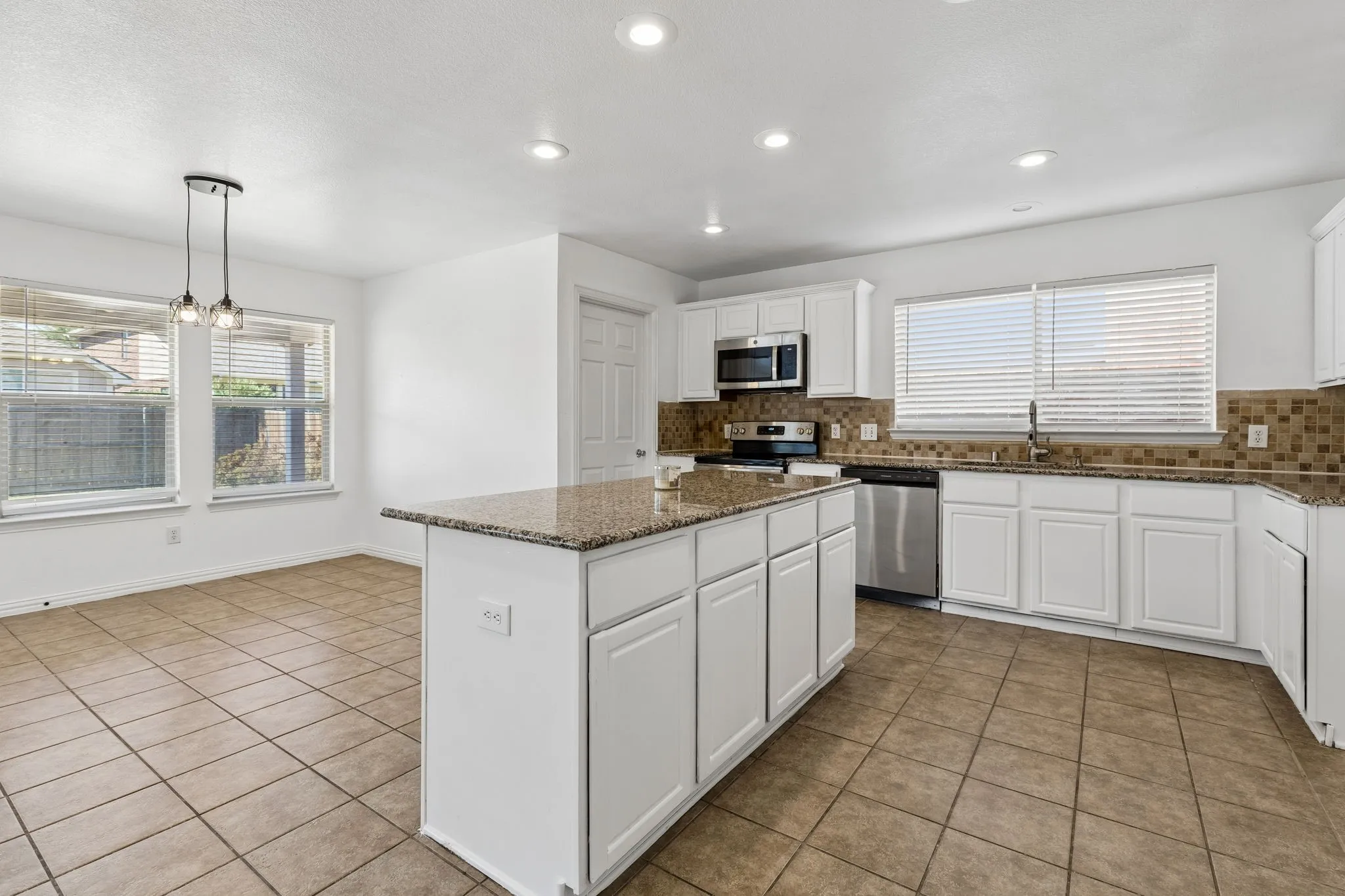 Single Family Residence For Sale in Collin County , 301 Highland Park Lane, Wylie, Texas 75098, 4 Bedroom, 3 Bathroom, 2 Garage spaces, 3,040 Sqft, built in 2007, mls#21297770, Real Estate Agent in Wylie, Homes For Sale in Collin county, Homes For Sale in Wylie, Realtor in Wylie Texas, Real Estate Brokerage Independent Realty Texas, Luminita Cordes Realtor