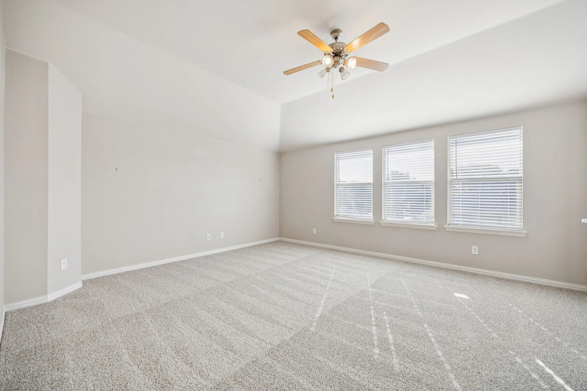 Single Family Residence For Sale in Collin County , 301 Highland Park Lane, Wylie, Texas 75098, 4 Bedroom, 3 Bathroom, 2 Garage spaces, 3,040 Sqft, built in 2007, mls#21297770, Real Estate Agent in Wylie, Homes For Sale in Collin county, Homes For Sale in Wylie, Realtor in Wylie Texas, Real Estate Brokerage Independent Realty Texas, Luminita Cordes Realtor