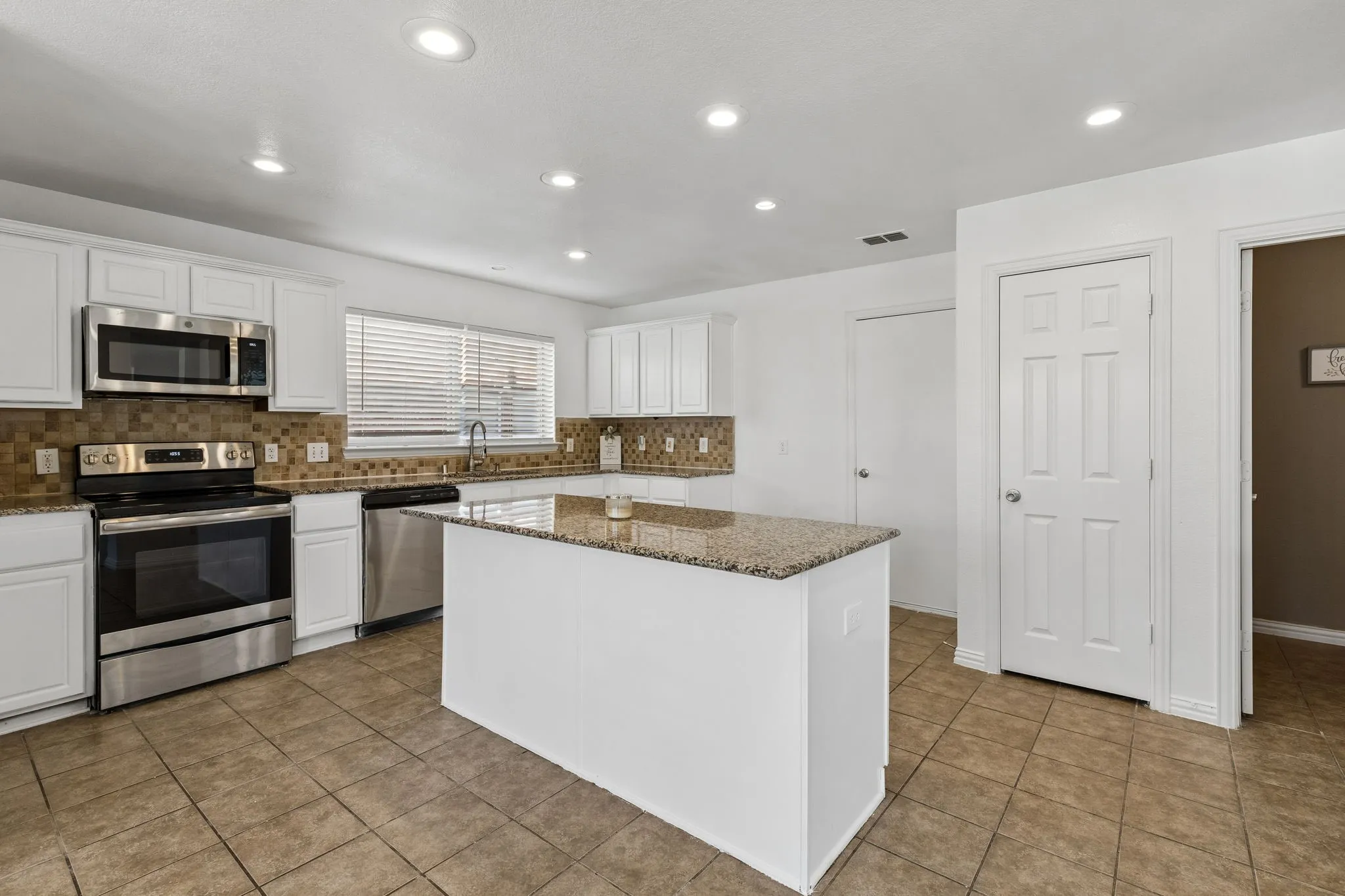 Single Family Residence For Sale in Collin County , 301 Highland Park Lane, Wylie, Texas 75098, 4 Bedroom, 3 Bathroom, 2 Garage spaces, 3,040 Sqft, built in 2007, mls#21297770, Real Estate Agent in Wylie, Homes For Sale in Collin county, Homes For Sale in Wylie, Realtor in Wylie Texas, Real Estate Brokerage Independent Realty Texas, Luminita Cordes Realtor