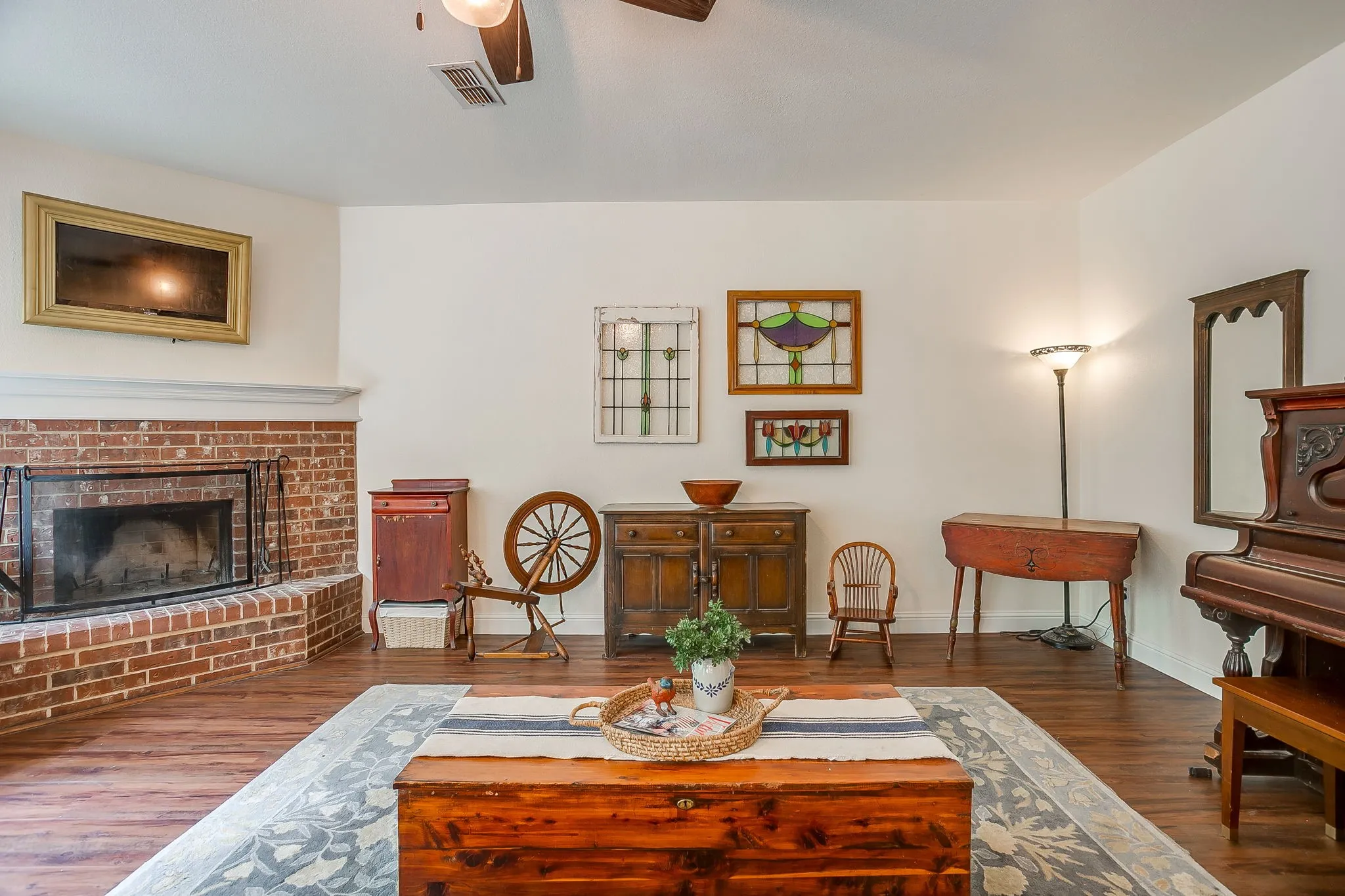 Single Family Residence For Sale in Parker County , 2137 Country Brook Drive, Weatherford, Texas 76087, 4 Bedroom, 3 Bathroom, 2 Garage spaces, 2,512 Sqft, built in 2003, mls#21291615, Real Estate Agent in Weatherford, Homes For Sale in Parker county, Homes For Sale in Weatherford, Realtor in Weatherford Texas, Real Estate Brokerage Independent Realty Texas, Luminita Cordes Realtor
