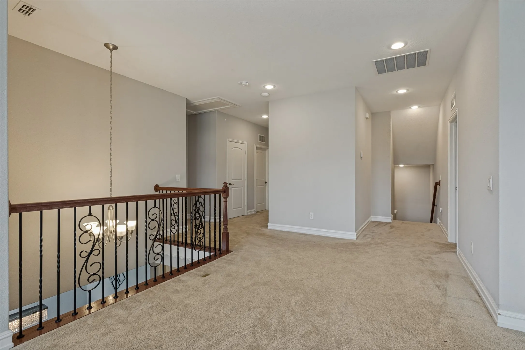 Single Family Residence For Sale in Tarrant County , 1005 Pinnacle Breeze Drive, Fort Worth, Texas 76052, 4 Bedroom, 4 Bathroom, 2 Garage spaces, 3,122 Sqft, built in 2020, mls#21296980, Real Estate Agent in Fort Worth, Homes For Sale in Tarrant county, Homes For Sale in Fort Worth, Realtor in Fort Worth Texas, Real Estate Brokerage Independent Realty Texas, Luminita Cordes Realtor