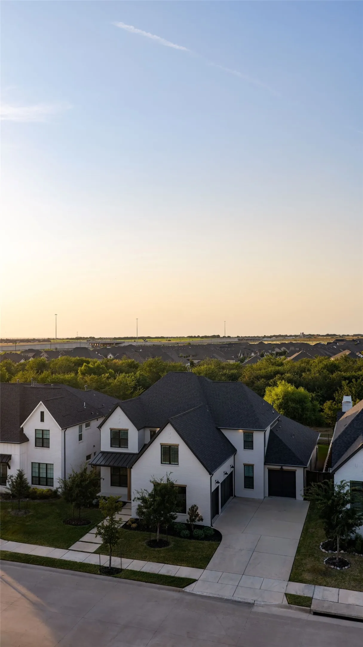 Single Family Residence For Sale in Collin County , 1525 Langford Lane, Celina, Texas 75009, 4 Bedroom, 6 Bathroom, 4 Garage spaces, 4,765 Sqft, built in 2021, mls#21295524, Real Estate Agent in Celina, Homes For Sale in Collin county, Homes For Sale in Celina, Realtor in Celina Texas, Real Estate Brokerage Independent Realty Texas, Luminita Cordes Realtor