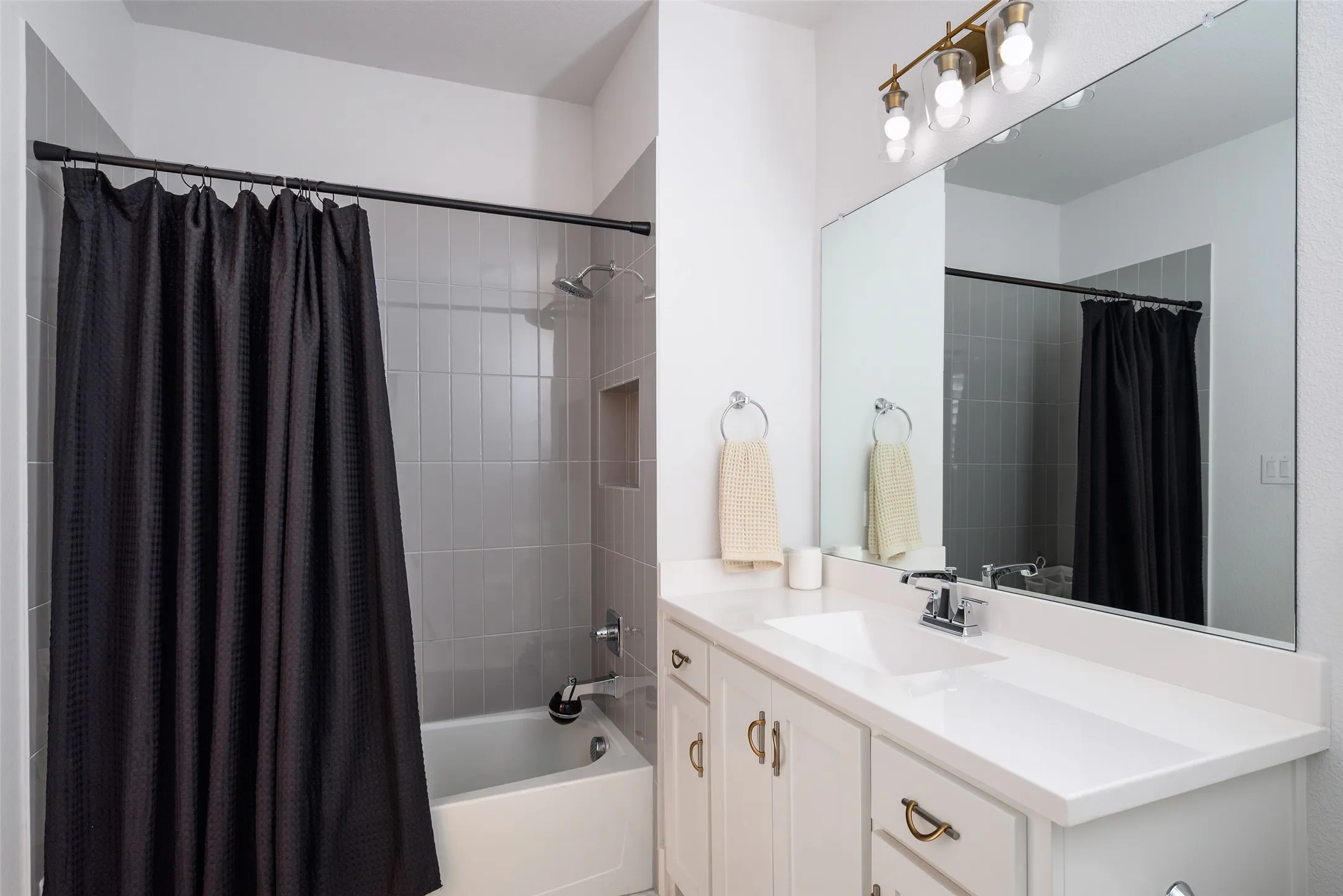 Single Family Residence For Sale in Collin County , 1525 Langford Lane, Celina, Texas 75009, 4 Bedroom, 6 Bathroom, 4 Garage spaces, 4,765 Sqft, built in 2021, mls#21295524, Real Estate Agent in Celina, Homes For Sale in Collin county, Homes For Sale in Celina, Realtor in Celina Texas, Real Estate Brokerage Independent Realty Texas, Luminita Cordes Realtor