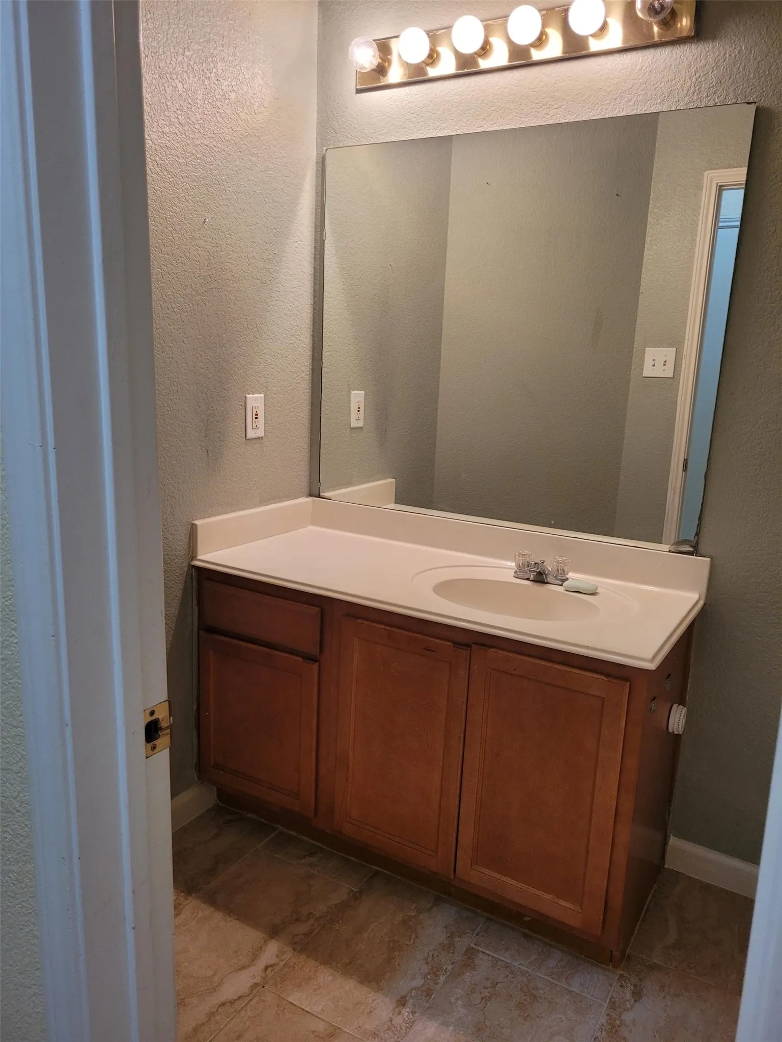 Single Family Residence For Rent in Tarrant County , 10436 Phantom Hill Road, Fort Worth, Texas 76140, 3 Bedroom, 2 Bathroom, 2 Garage spaces, 1,498 Sqft, built in 2006, mls#21290572, Real Estate Agent in Fort Worth, Homes For Rent in Tarrant county, Homes For Rent in Fort Worth, Realtor in Fort Worth Texas, Real Estate Brokerage Independent Realty Texas, Luminita Cordes Realtor