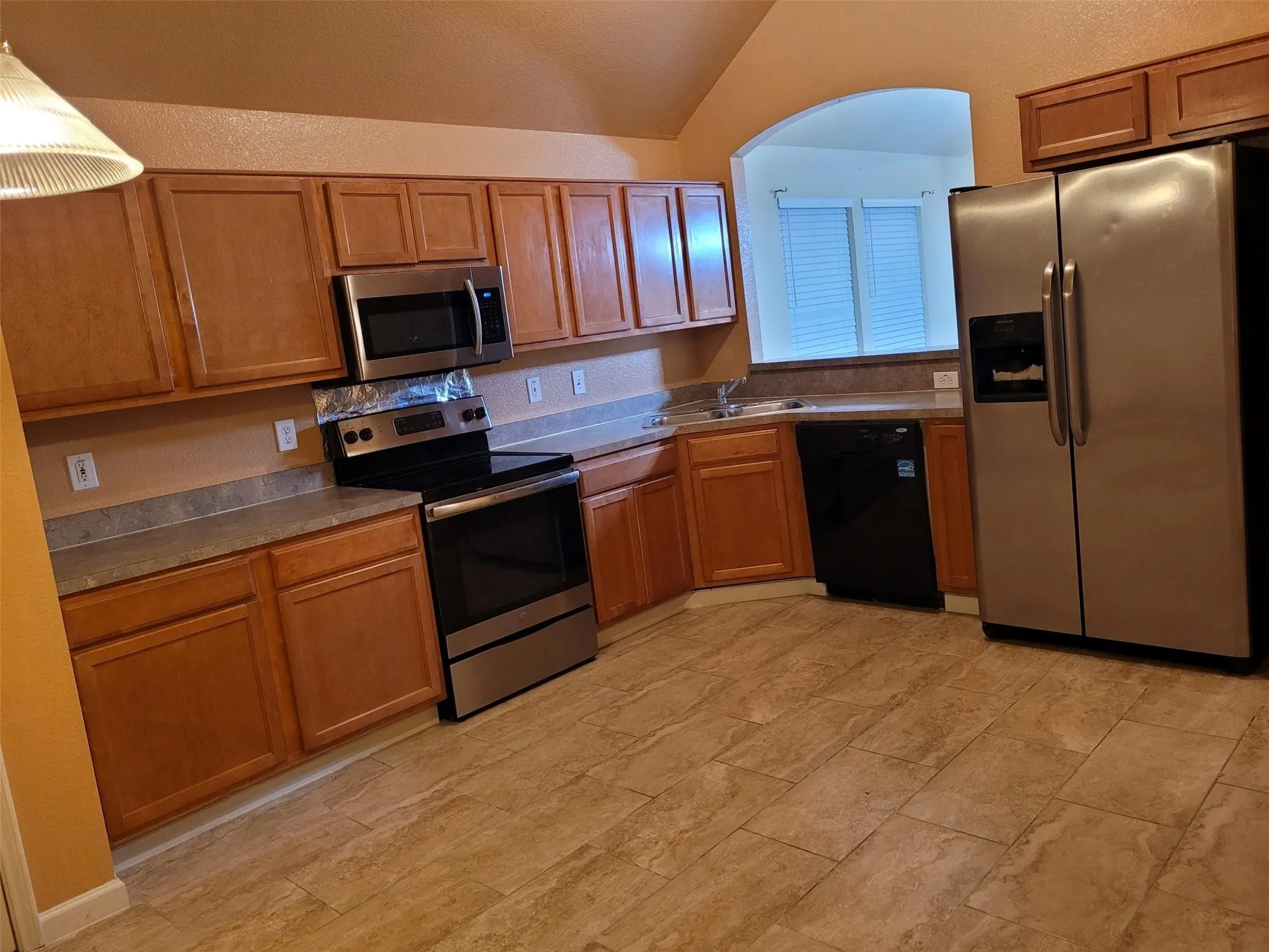Single Family Residence For Rent in Tarrant County , 10436 Phantom Hill Road, Fort Worth, Texas 76140, 3 Bedroom, 2 Bathroom, 2 Garage spaces, 1,498 Sqft, built in 2006, mls#21290572, Real Estate Agent in Fort Worth, Homes For Rent in Tarrant county, Homes For Rent in Fort Worth, Realtor in Fort Worth Texas, Real Estate Brokerage Independent Realty Texas, Luminita Cordes Realtor