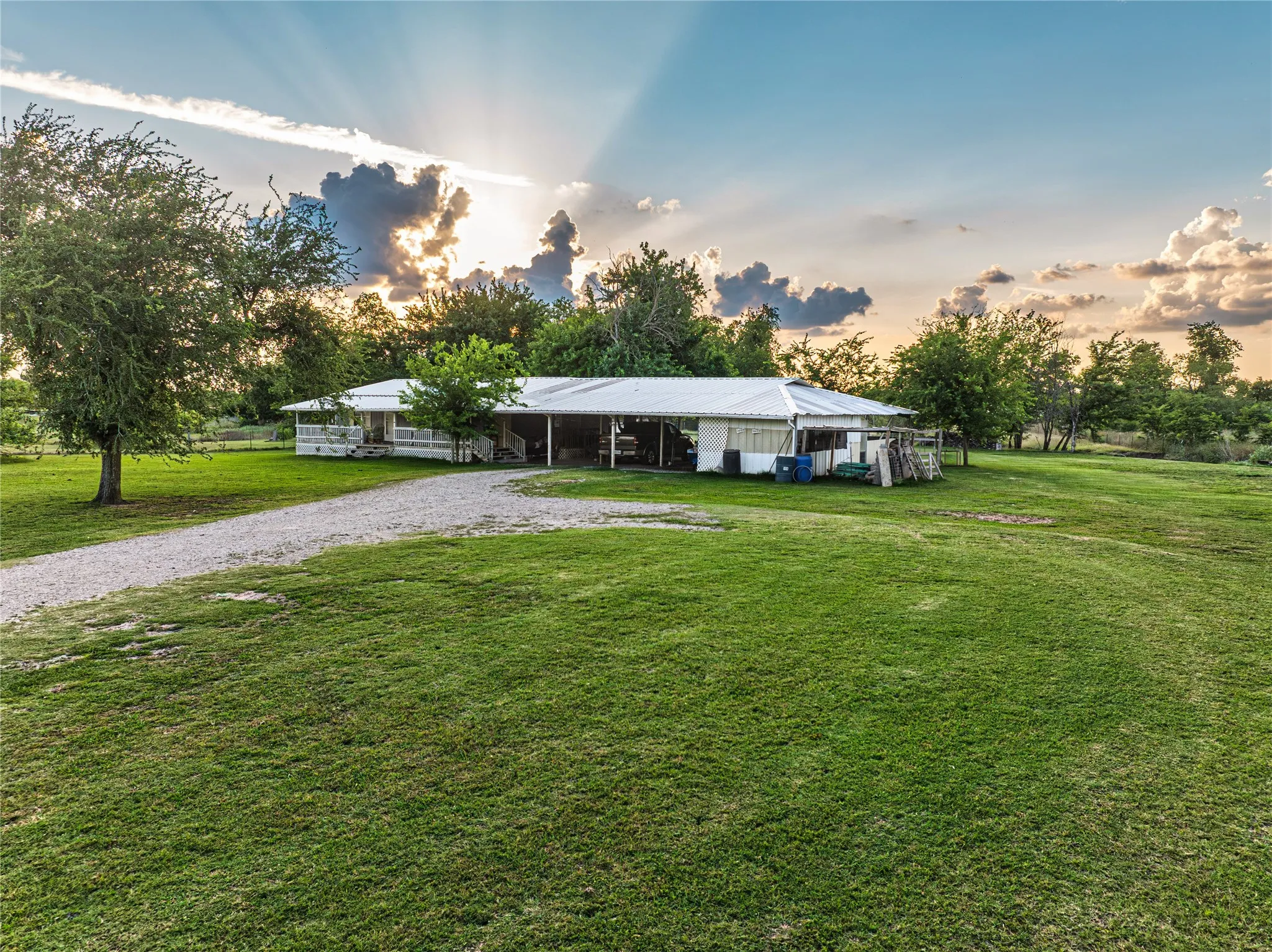 Mobile Home For Sale in Kaufman County , 5401 E Cheryl Lane, Kaufman, Texas 75142, 3 Bedroom, 2 Bathroom, Garage spaces, 1,120 Sqft, built in 1999, mls#21298900, Real Estate Agent in Kaufman, Homes For Sale in Kaufman county, Homes For Sale in Kaufman, Realtor in Kaufman Texas, Real Estate Brokerage Independent Realty Texas, Luminita Cordes Realtor