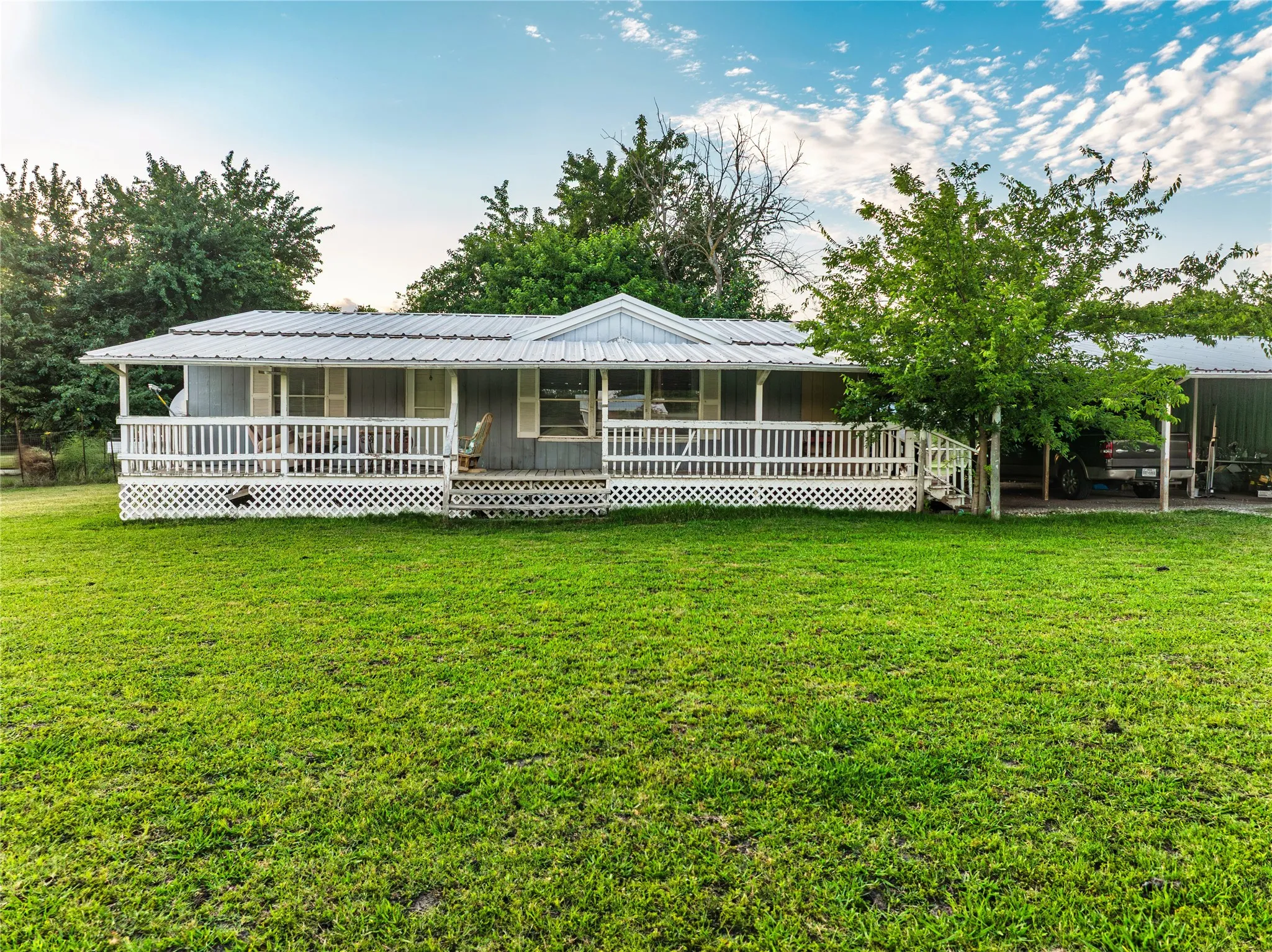 Mobile Home For Sale in Kaufman County , 5401 E Cheryl Lane, Kaufman, Texas 75142, 3 Bedroom, 2 Bathroom, Garage spaces, 1,120 Sqft, built in 1999, mls#21298900, Real Estate Agent in Kaufman, Homes For Sale in Kaufman county, Homes For Sale in Kaufman, Realtor in Kaufman Texas, Real Estate Brokerage Independent Realty Texas, Luminita Cordes Realtor