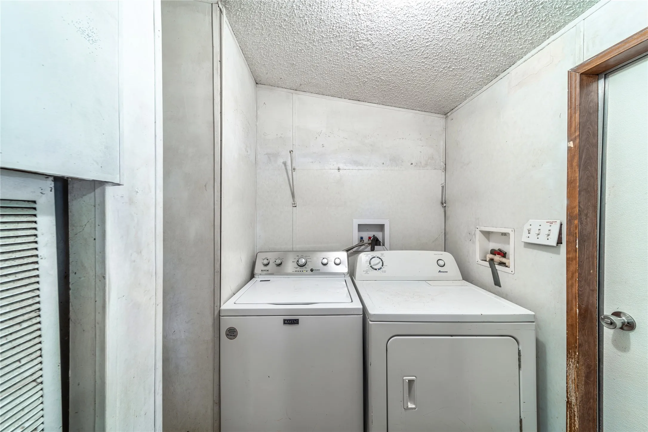 Mobile Home For Sale in Kaufman County , 5401 E Cheryl Lane, Kaufman, Texas 75142, 3 Bedroom, 2 Bathroom, Garage spaces, 1,120 Sqft, built in 1999, mls#21298900, Real Estate Agent in Kaufman, Homes For Sale in Kaufman county, Homes For Sale in Kaufman, Realtor in Kaufman Texas, Real Estate Brokerage Independent Realty Texas, Luminita Cordes Realtor