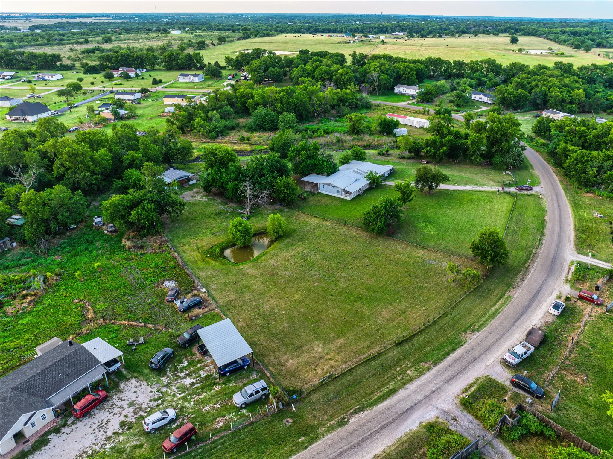 Mobile Home For Sale in Kaufman County , 5401 E Cheryl Lane, Kaufman, Texas 75142, 3 Bedroom, 2 Bathroom, Garage spaces, 1,120 Sqft, built in 1999, mls#21298900, Real Estate Agent in Kaufman, Homes For Sale in Kaufman county, Homes For Sale in Kaufman, Realtor in Kaufman Texas, Real Estate Brokerage Independent Realty Texas, Luminita Cordes Realtor
