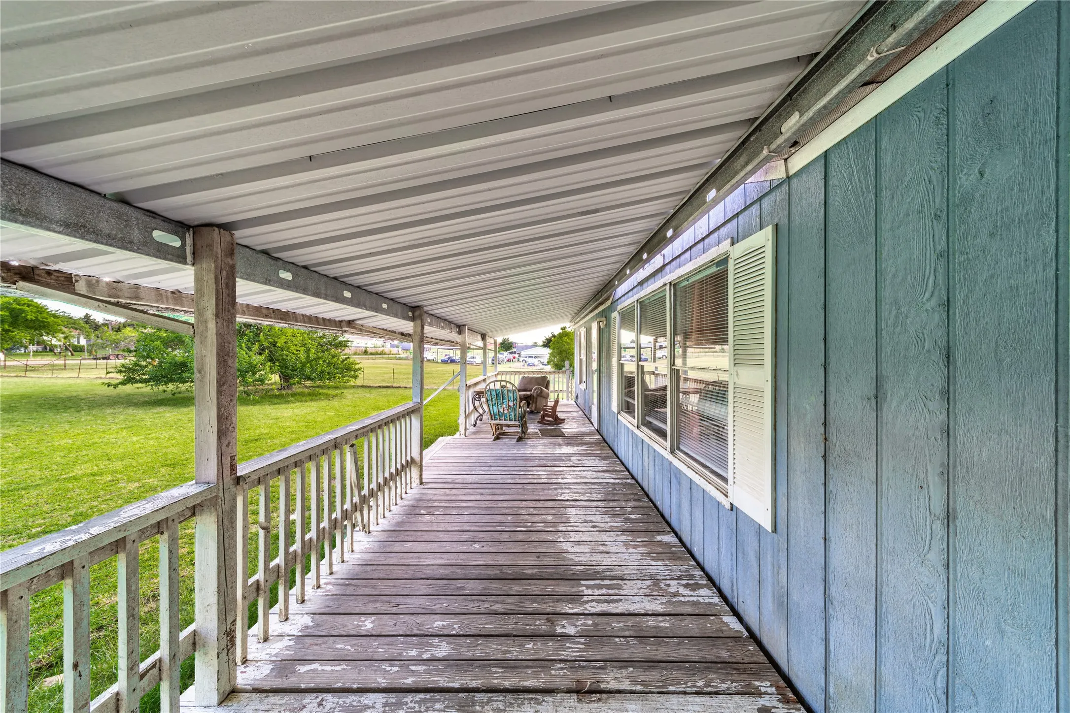 Mobile Home For Sale in Kaufman County , 5401 E Cheryl Lane, Kaufman, Texas 75142, 3 Bedroom, 2 Bathroom, Garage spaces, 1,120 Sqft, built in 1999, mls#21298900, Real Estate Agent in Kaufman, Homes For Sale in Kaufman county, Homes For Sale in Kaufman, Realtor in Kaufman Texas, Real Estate Brokerage Independent Realty Texas, Luminita Cordes Realtor