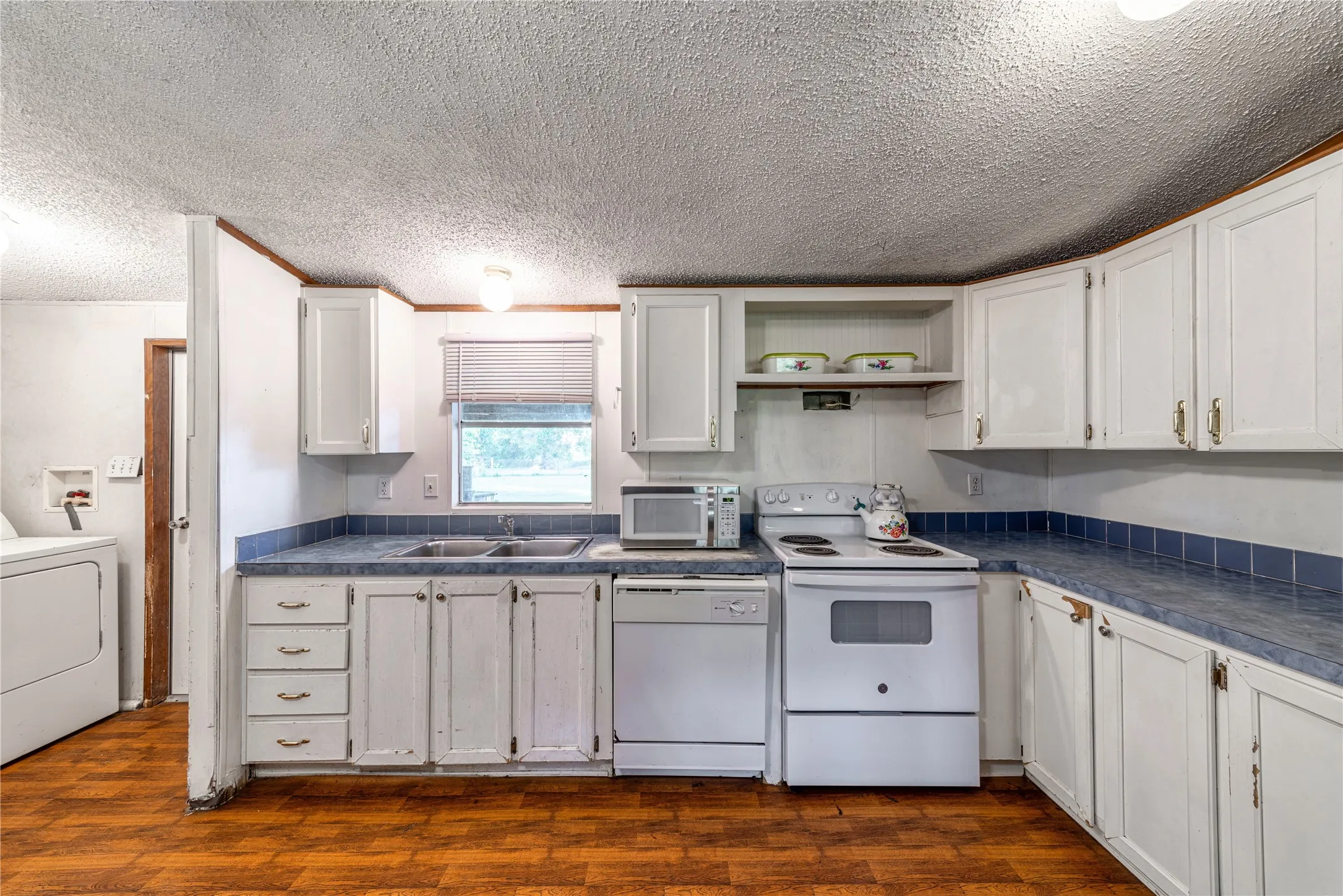 Mobile Home For Sale in Kaufman County , 5401 E Cheryl Lane, Kaufman, Texas 75142, 3 Bedroom, 2 Bathroom, Garage spaces, 1,120 Sqft, built in 1999, mls#21298900, Real Estate Agent in Kaufman, Homes For Sale in Kaufman county, Homes For Sale in Kaufman, Realtor in Kaufman Texas, Real Estate Brokerage Independent Realty Texas, Luminita Cordes Realtor