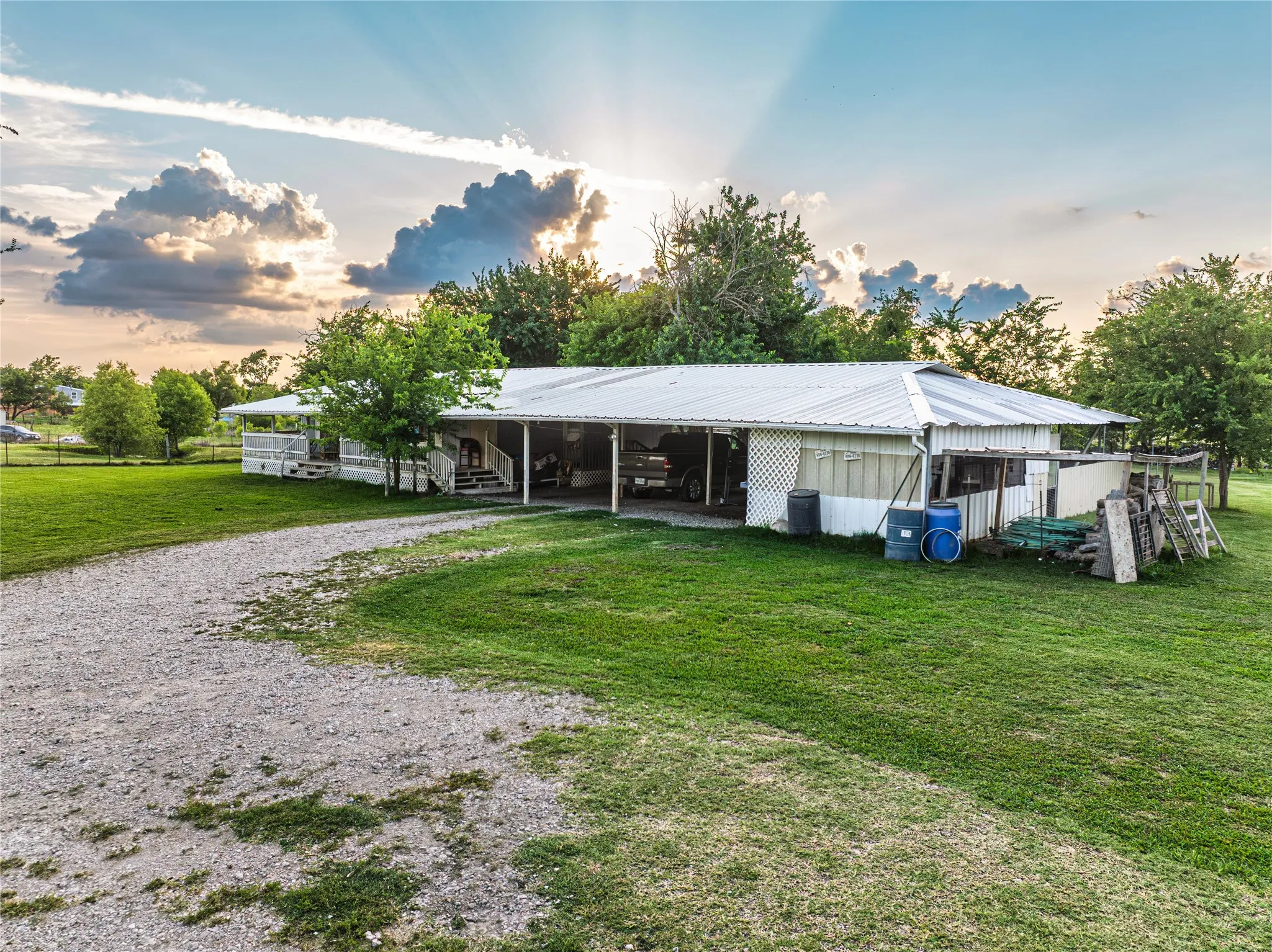 Mobile Home For Sale in Kaufman County , 5401 E Cheryl Lane, Kaufman, Texas 75142, 3 Bedroom, 2 Bathroom, Garage spaces, 1,120 Sqft, built in 1999, mls#21298900, Real Estate Agent in Kaufman, Homes For Sale in Kaufman county, Homes For Sale in Kaufman, Realtor in Kaufman Texas, Real Estate Brokerage Independent Realty Texas, Luminita Cordes Realtor