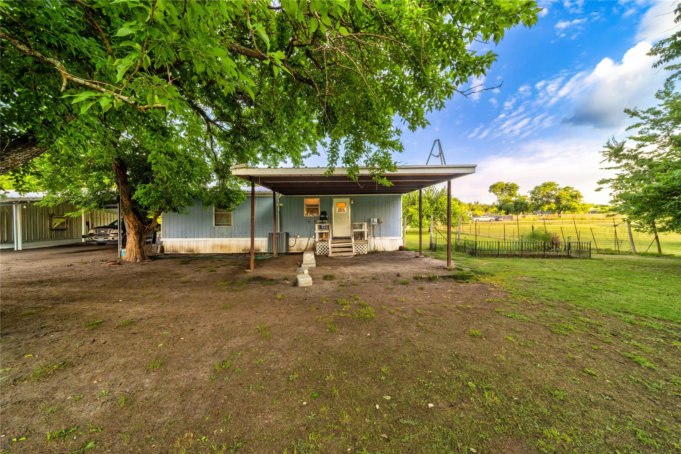 Mobile Home For Sale in Kaufman County , 5401 E Cheryl Lane, Kaufman, Texas 75142, 3 Bedroom, 2 Bathroom, Garage spaces, 1,120 Sqft, built in 1999, mls#21298900, Real Estate Agent in Kaufman, Homes For Sale in Kaufman county, Homes For Sale in Kaufman, Realtor in Kaufman Texas, Real Estate Brokerage Independent Realty Texas, Luminita Cordes Realtor