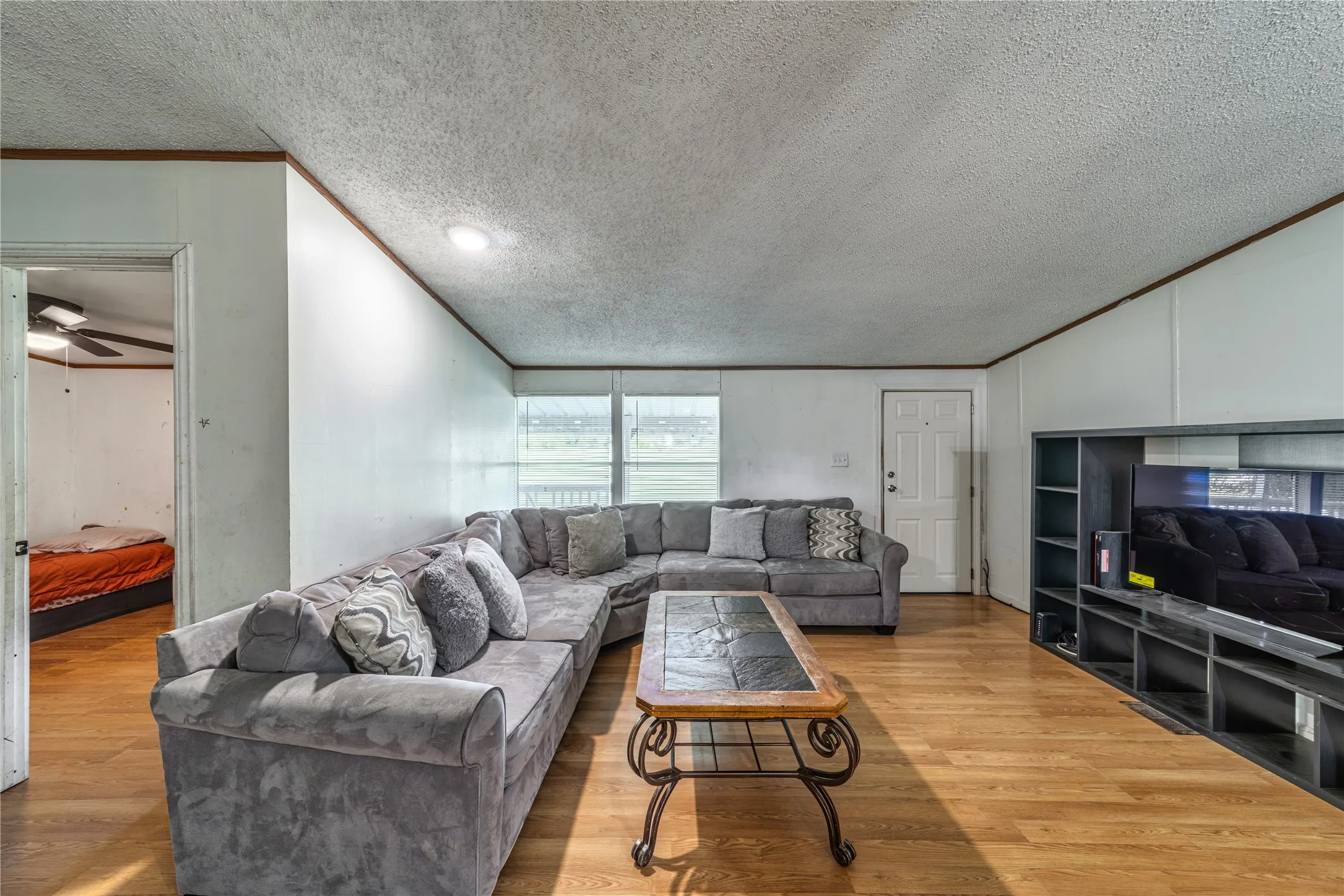 Mobile Home For Sale in Kaufman County , 5401 E Cheryl Lane, Kaufman, Texas 75142, 3 Bedroom, 2 Bathroom, Garage spaces, 1,120 Sqft, built in 1999, mls#21298900, Real Estate Agent in Kaufman, Homes For Sale in Kaufman county, Homes For Sale in Kaufman, Realtor in Kaufman Texas, Real Estate Brokerage Independent Realty Texas, Luminita Cordes Realtor