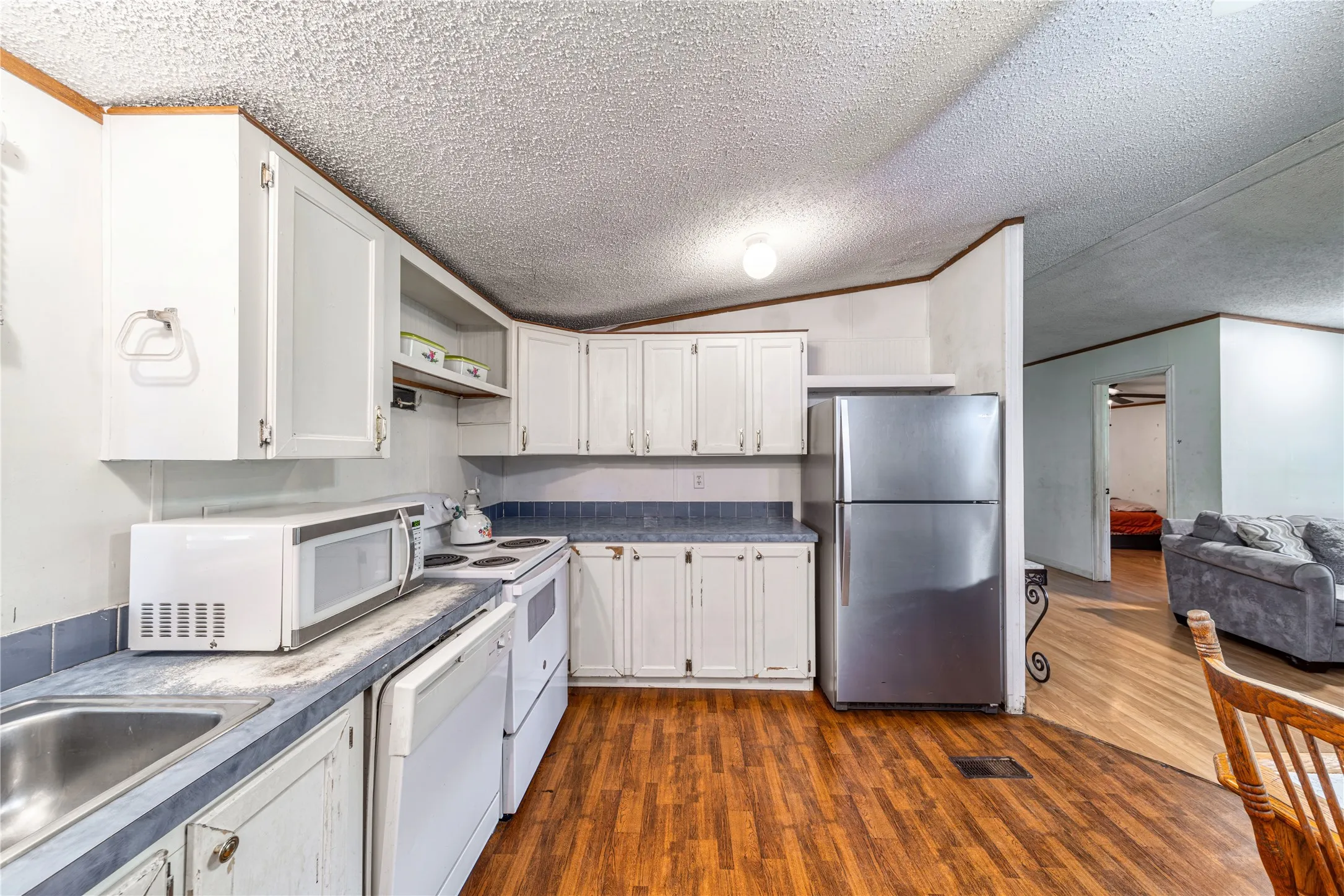 Mobile Home For Sale in Kaufman County , 5401 E Cheryl Lane, Kaufman, Texas 75142, 3 Bedroom, 2 Bathroom, Garage spaces, 1,120 Sqft, built in 1999, mls#21298900, Real Estate Agent in Kaufman, Homes For Sale in Kaufman county, Homes For Sale in Kaufman, Realtor in Kaufman Texas, Real Estate Brokerage Independent Realty Texas, Luminita Cordes Realtor
