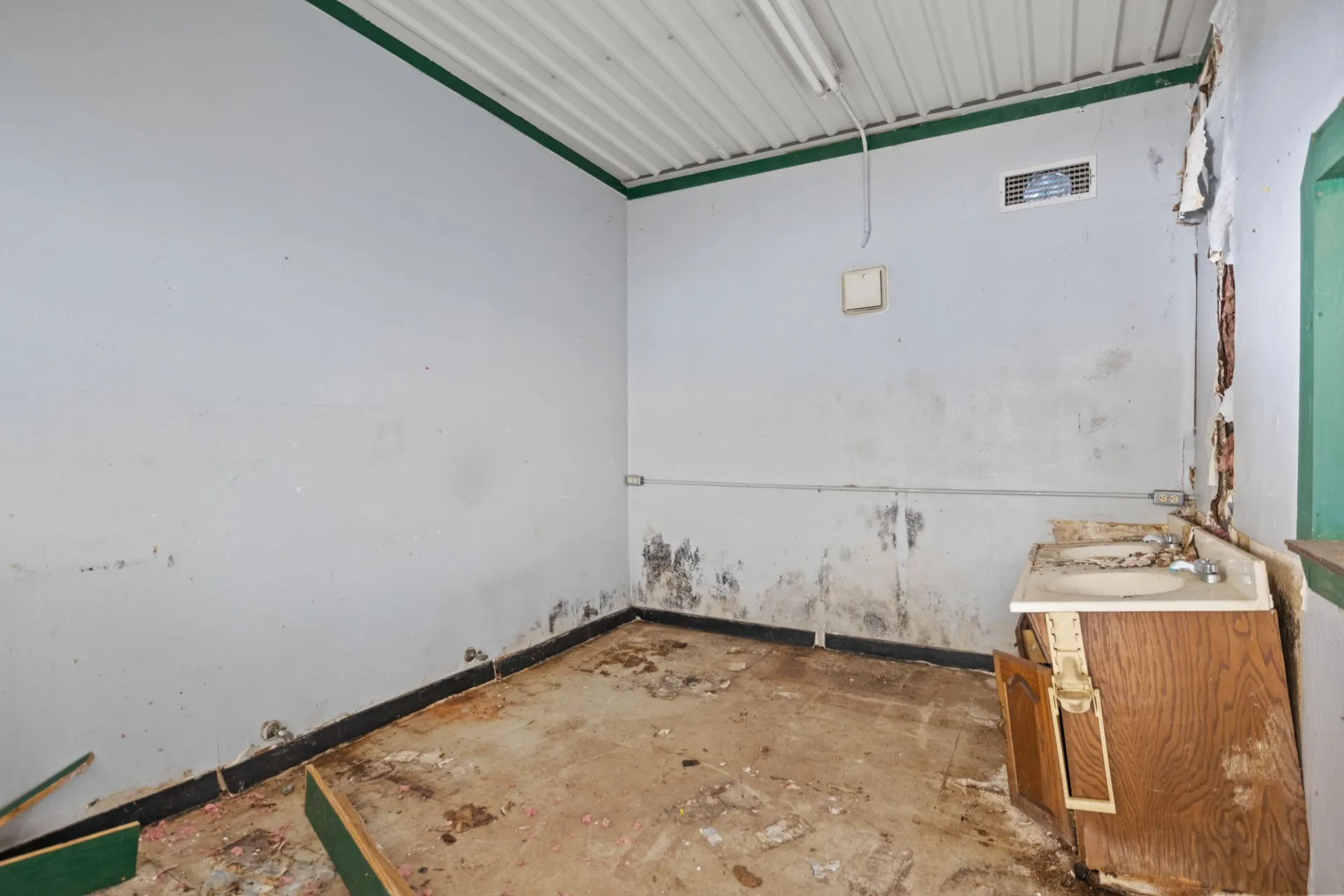 Warehouse For Sale in Cass County , 1301 HWY 11, Hughes Springs, Texas 75656, 0, 0, Garage spaces, 0 Sqft, built in 1985, mls#21290079, Real Estate Agent in Hughes Springs, Homes For Sale in Cass county, Homes For Sale in Hughes Springs, Realtor in Hughes Springs Texas, Real Estate Brokerage Independent Realty Texas, Luminita Cordes Realtor
