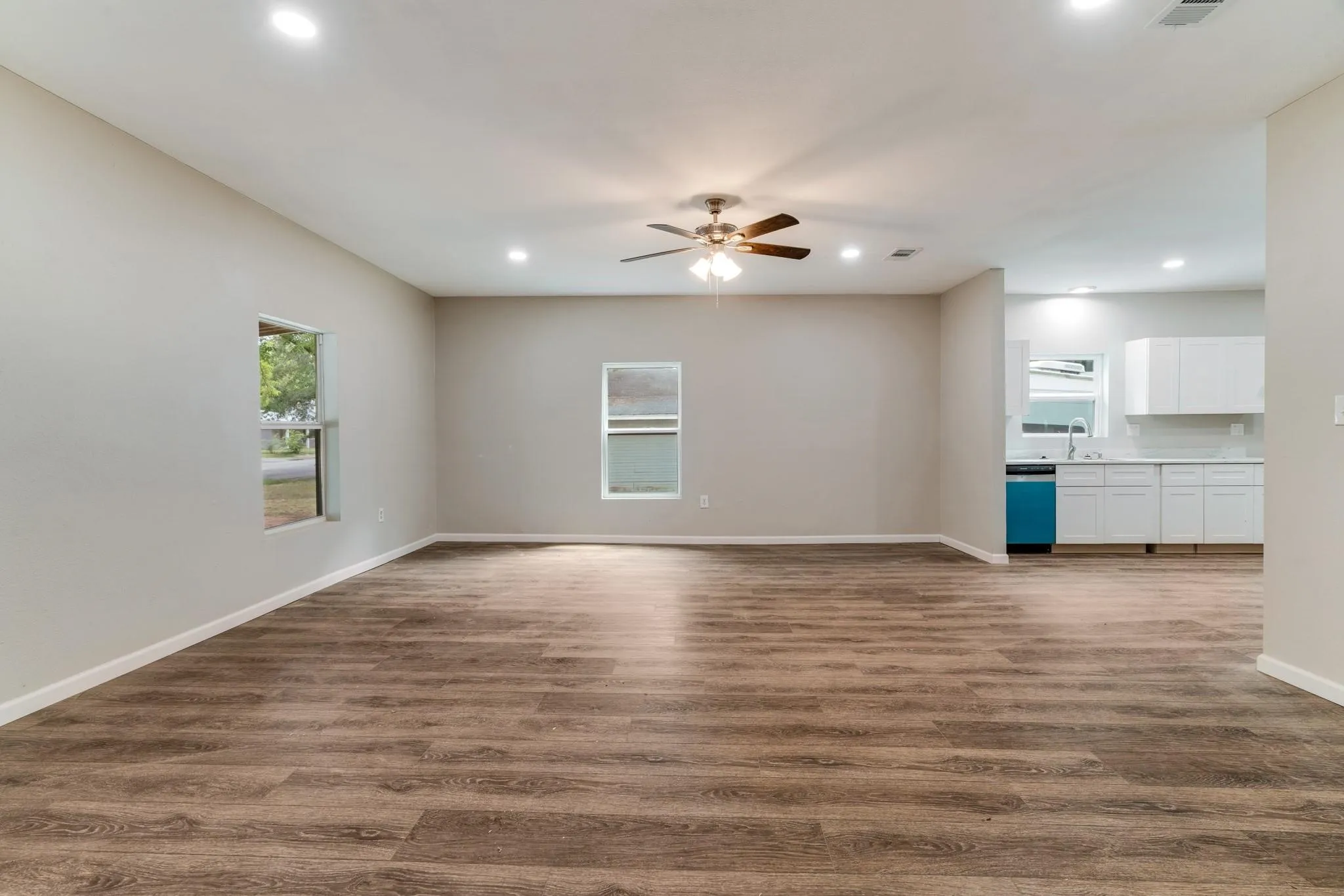 Single Family Residence For Sale in Lamar County , 562 SW 1ST, Paris, Texas 75460, 4 Bedrooms, 4 Bathrooms, 1 Garage spaces, 2,252 Sqft, built in 0, Price $249,900, mls#21298901, Real Estate Agent in Paris, Homes For Sale in Lamar county, Homes For Sale in Paris, Realtor in Paris Texas, Real Estate Brokerage Independent Realty Texas, Luminita Cordes Realtor