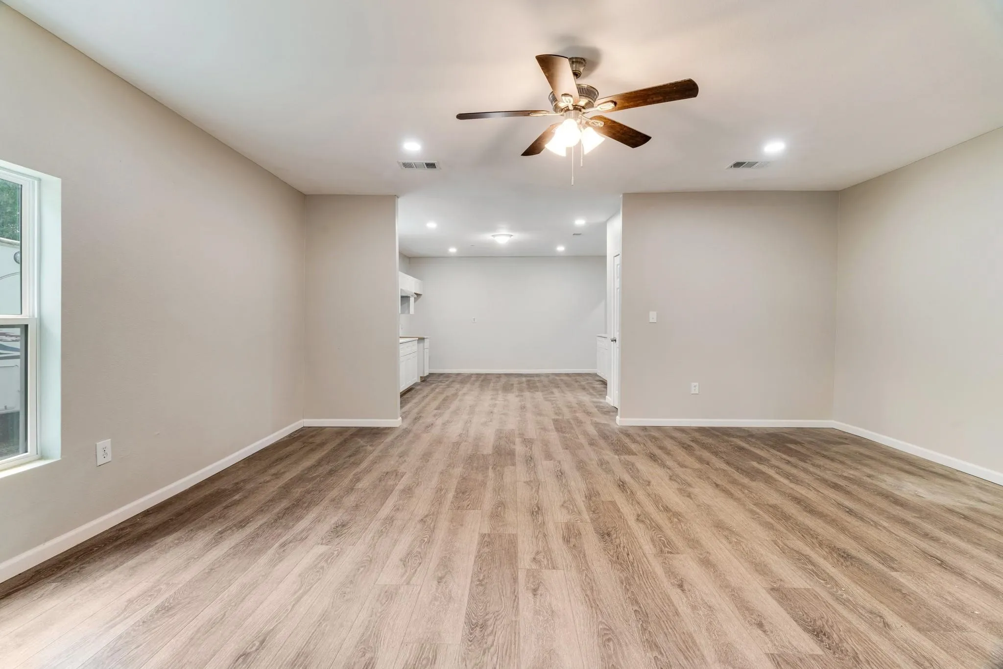 Single Family Residence For Sale in Lamar County , 562 SW 1ST, Paris, Texas 75460, 4 Bedrooms, 4 Bathrooms, 1 Garage spaces, 2,252 Sqft, built in 0, Price $249,900, mls#21298901, Real Estate Agent in Paris, Homes For Sale in Lamar county, Homes For Sale in Paris, Realtor in Paris Texas, Real Estate Brokerage Independent Realty Texas, Luminita Cordes Realtor