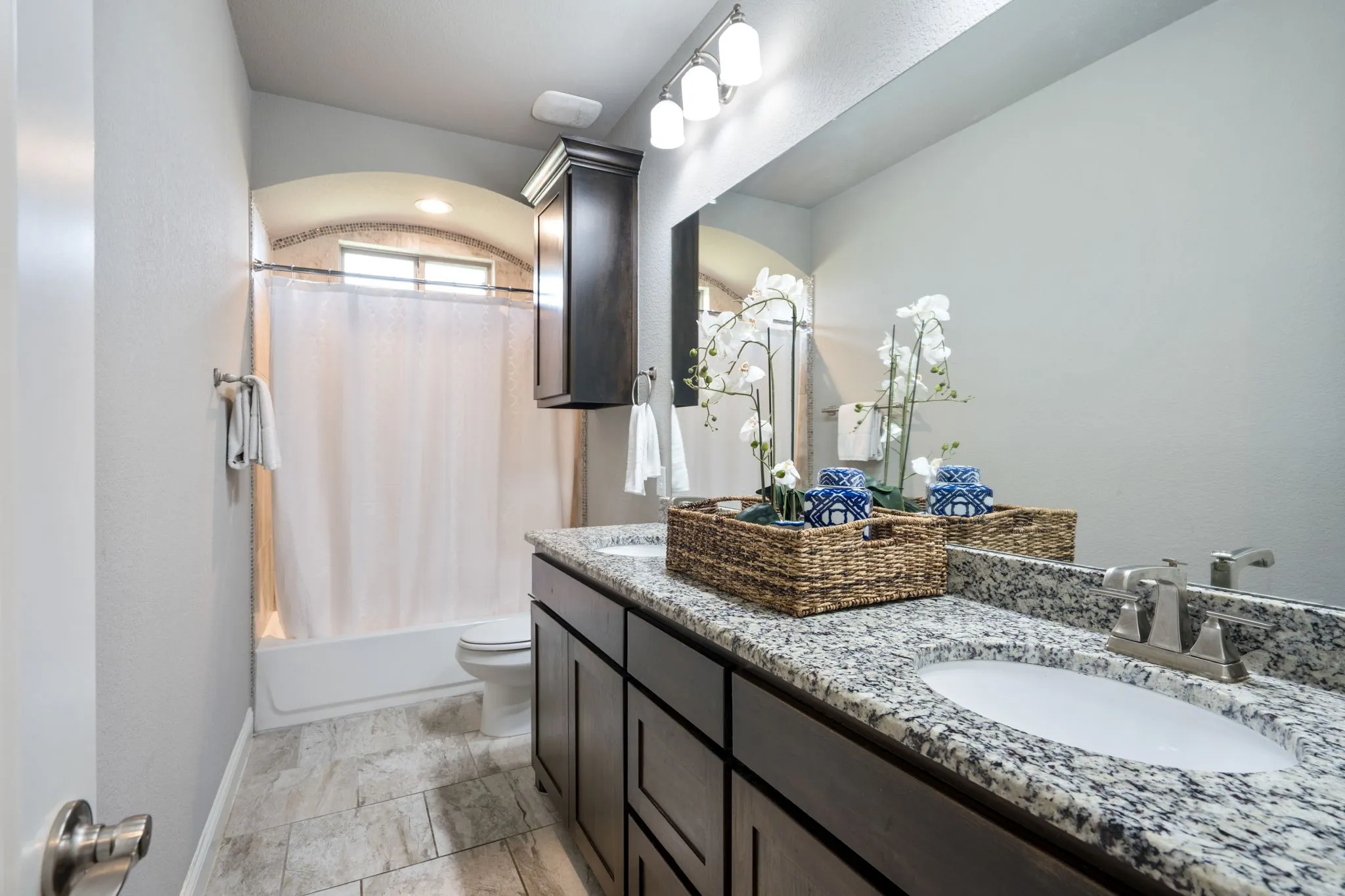 Single Family Residence For Sale in Rockwall County , 2255 Lake Estates Drive, Rockwall, Texas 75032, 5 Bedroom, 3 Bathroom, 3 Garage spaces, 3,414 Sqft, built in 2017, mls#21291410, Real Estate Agent in Rockwall, Homes For Sale in Rockwall county, Homes For Sale in Rockwall, Realtor in Rockwall Texas, Real Estate Brokerage Independent Realty Texas, Luminita Cordes Realtor